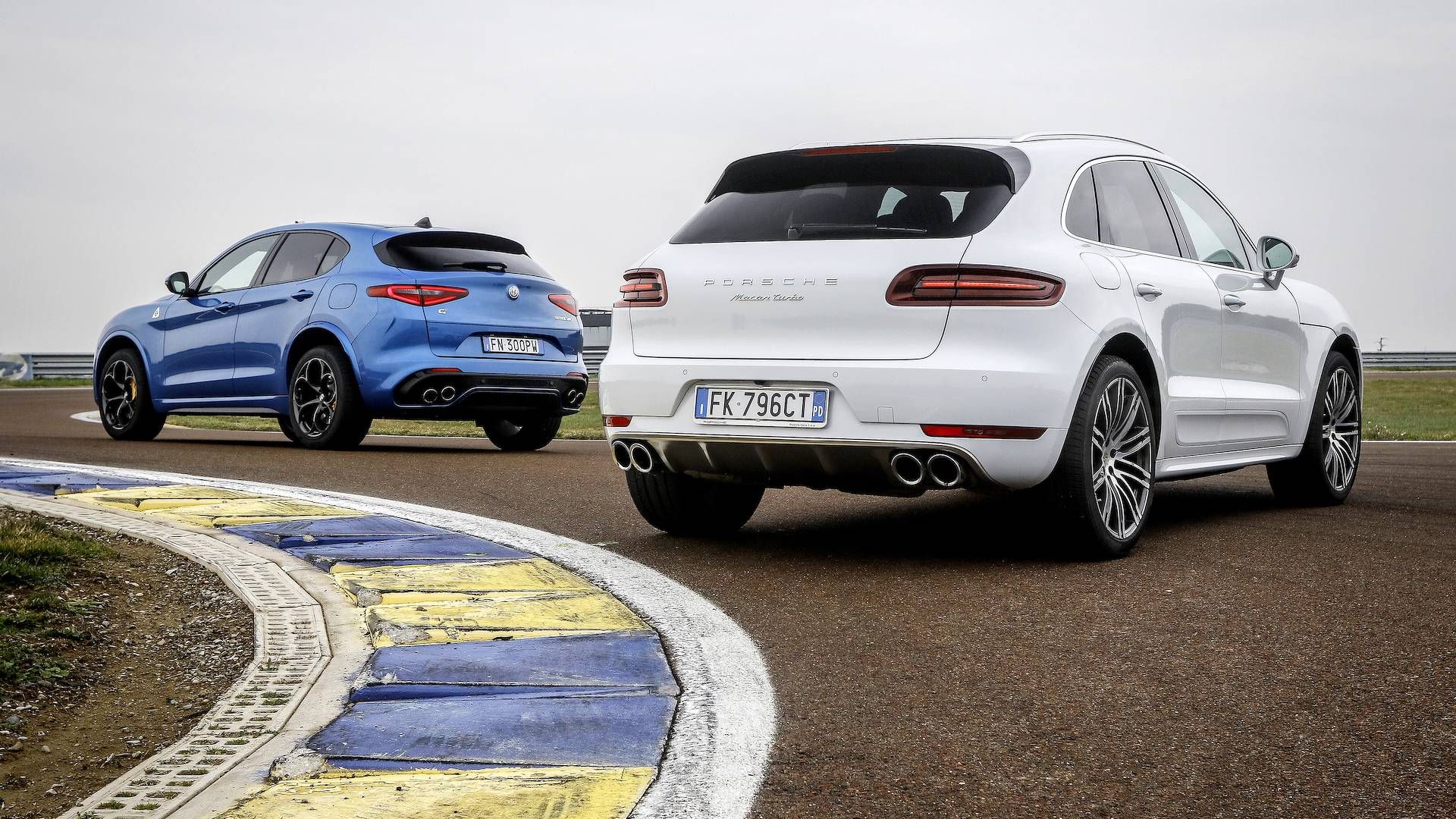 کراس‌اور پورشه ماکان توربو / کراس‌اور آلفا رومئو استلویو کوادریفوگلیو