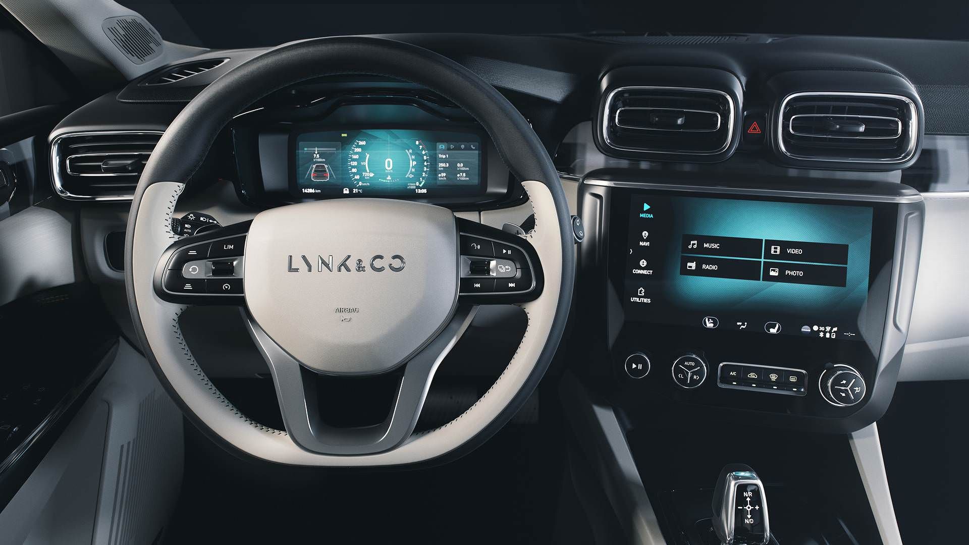 Lynk & Co 02 / شاسی‌بلند لینک اند کو 02