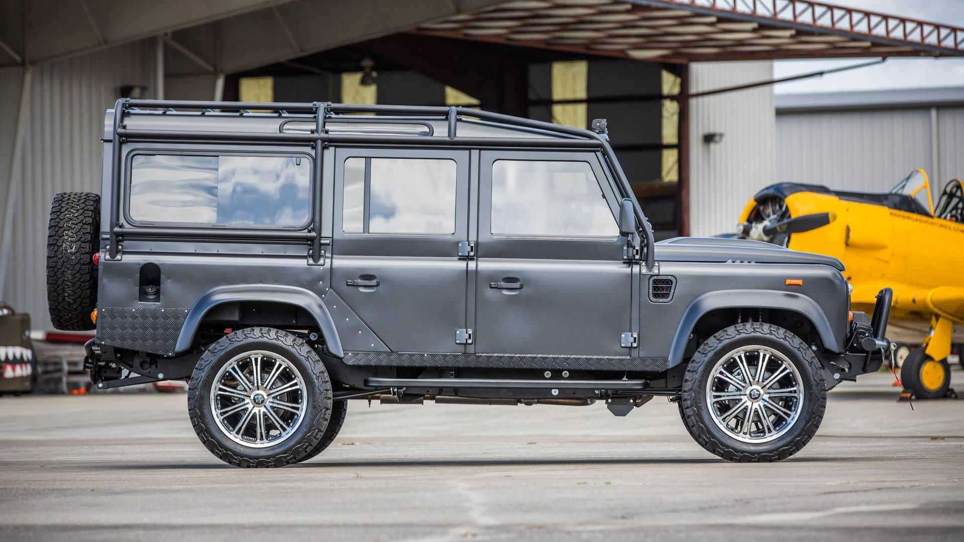 Land Rover D110 Defender / لندرور دیفندر
