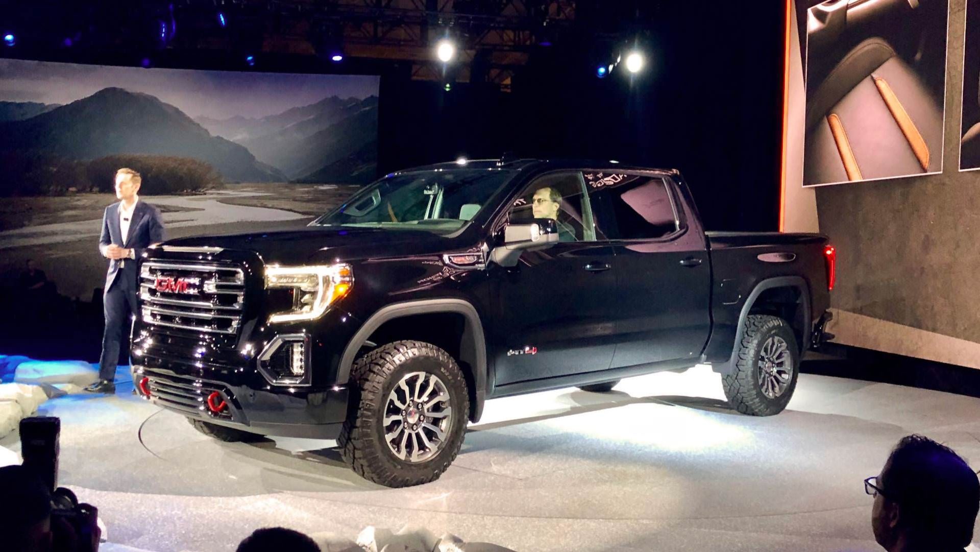 2019 GMC Sierra AT4 / وانت پیک‌آپ جی‌ام‌سی سیرا مدل 2019