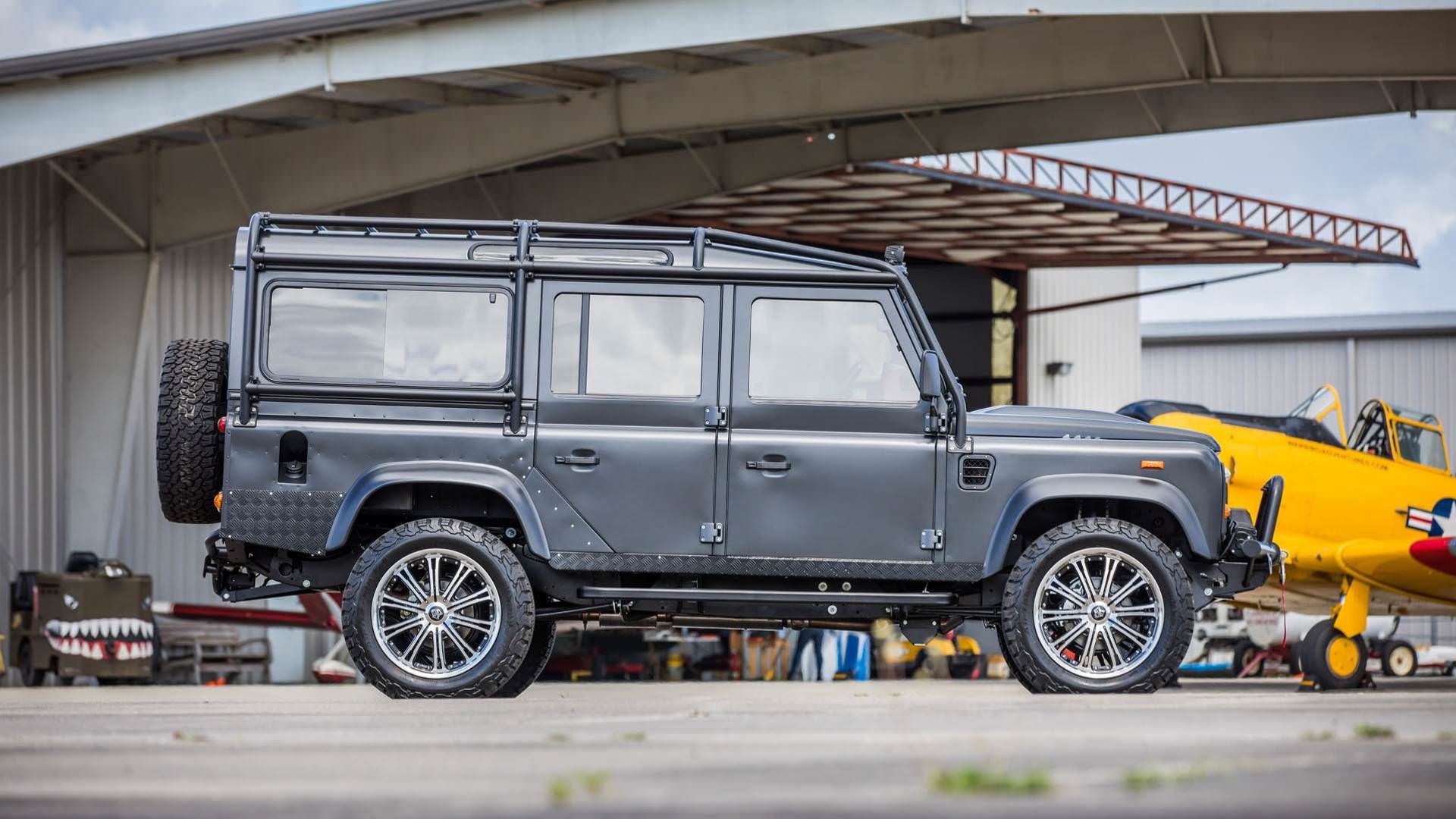 Land Rover D110 Defender / لندرور دیفندر