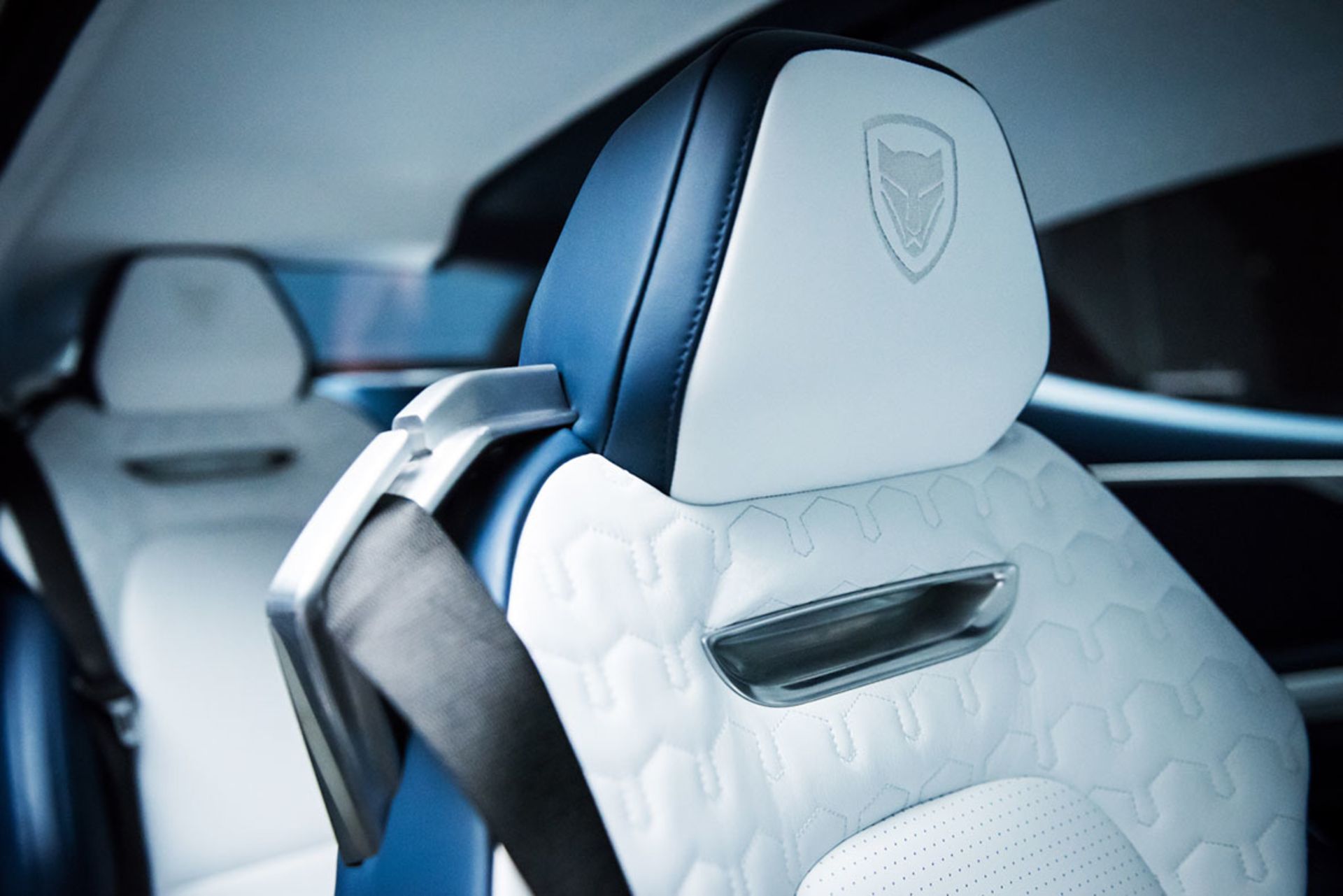 لیموزین تمام برقی LVCHI اوتو ونیر/ LVCHI Auto Venere 