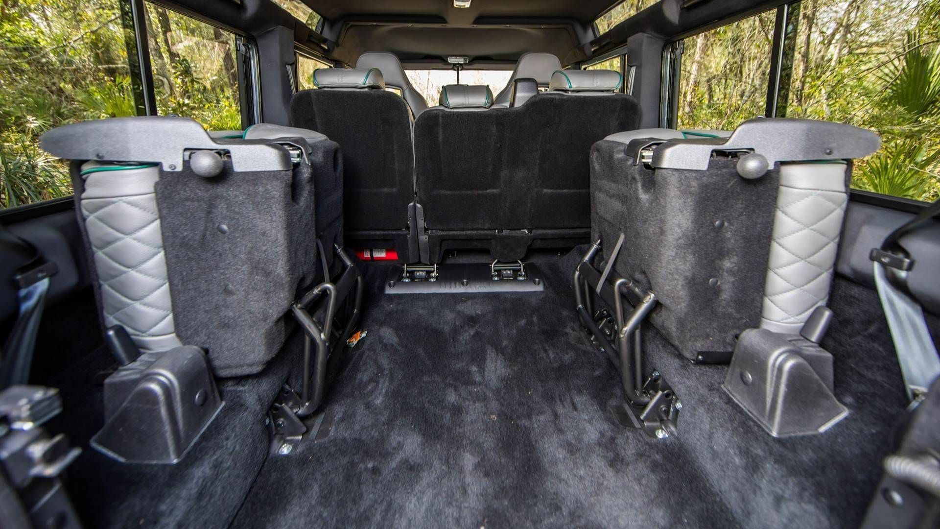 Land Rover D110 Defender / لندرور دیفندر