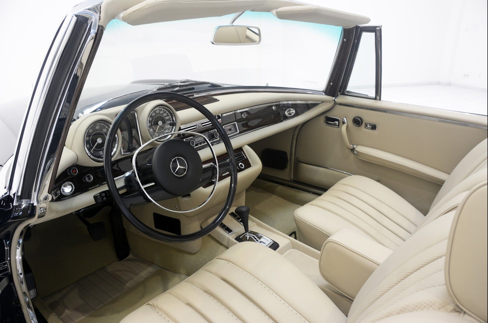 Mercedes Benz classic  280 SE
