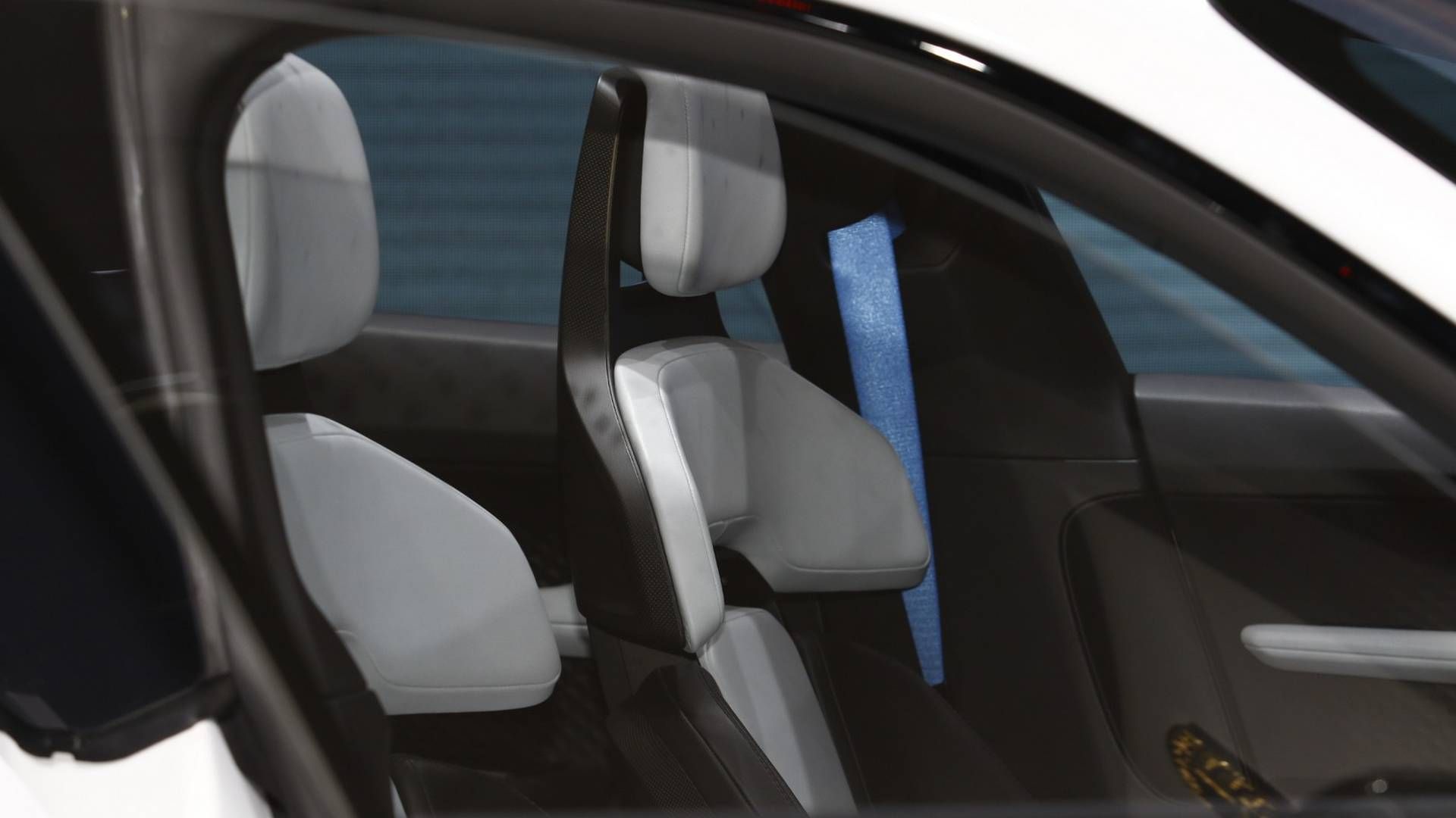 پورشه مشن E کراس توریزمو