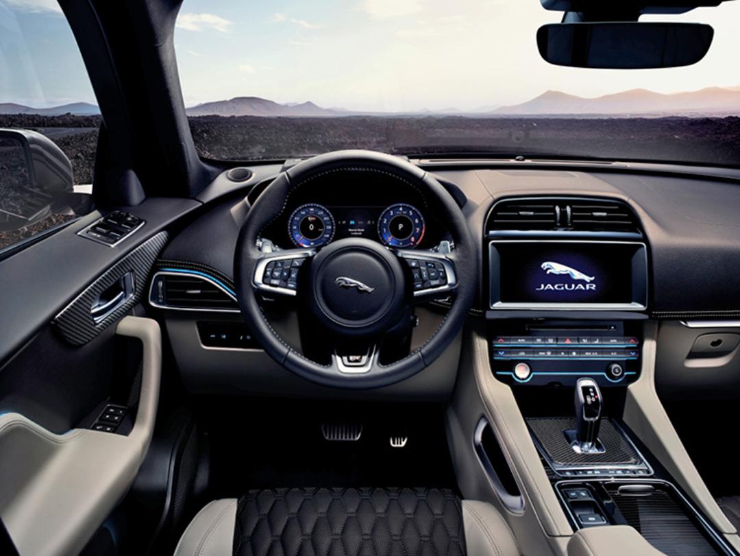 Jaguar F-Pace SVR
