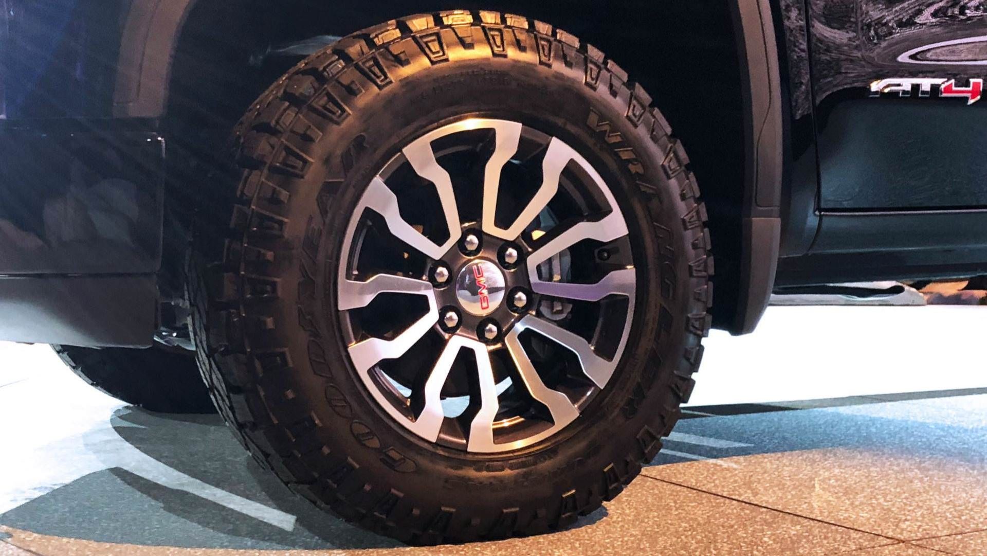 2019 GMC Sierra AT4 / وانت پیک‌آپ جی‌ام‌سی سیرا مدل 2019