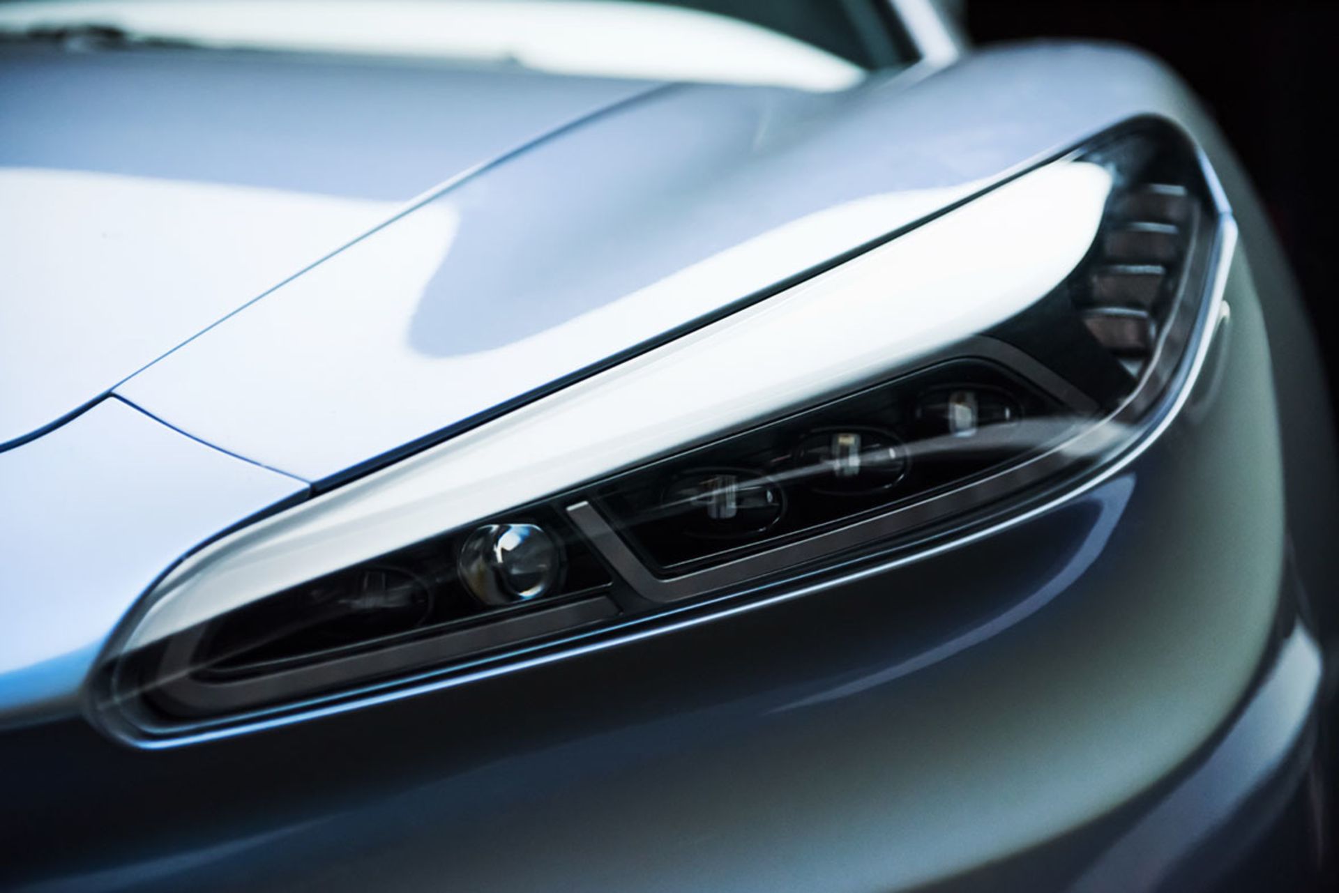 لیموزین تمام برقی LVCHI اوتو ونیر/ LVCHI Auto Venere 