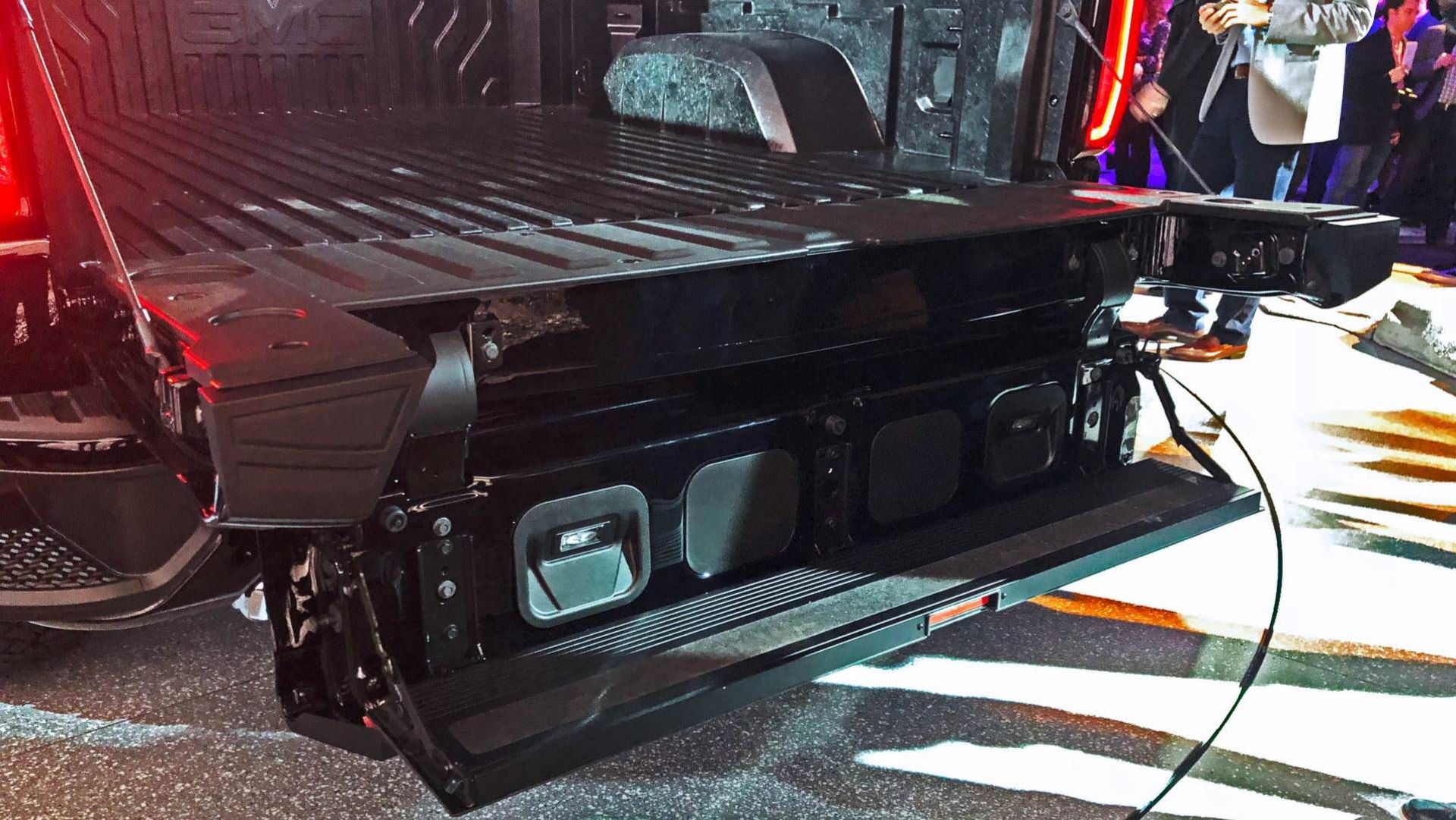 2019 GMC Sierra AT4 / وانت پیک‌آپ جی‌ام‌سی سیرا مدل 2019