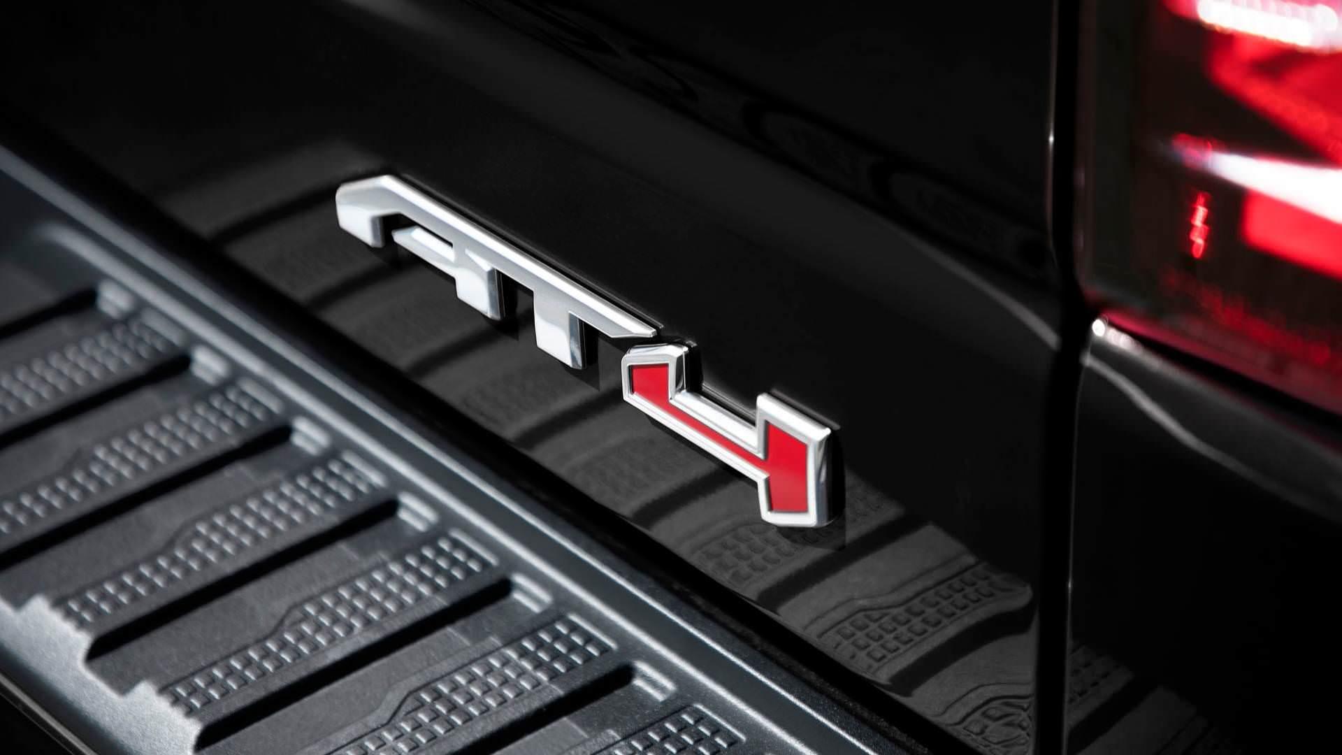 2019 GMC Sierra AT4 / وانت پیک‌آپ جی‌ام‌سی سیرا مدل 2019