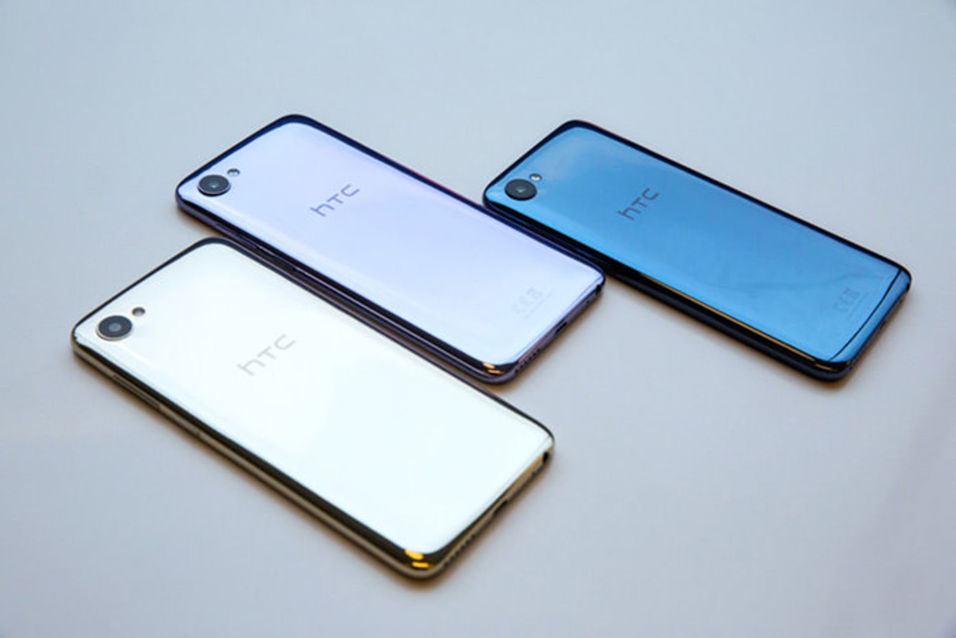 اچ تی سی دیزایر 12 و 12 پلاس /  htc desire 12 , 12 plus