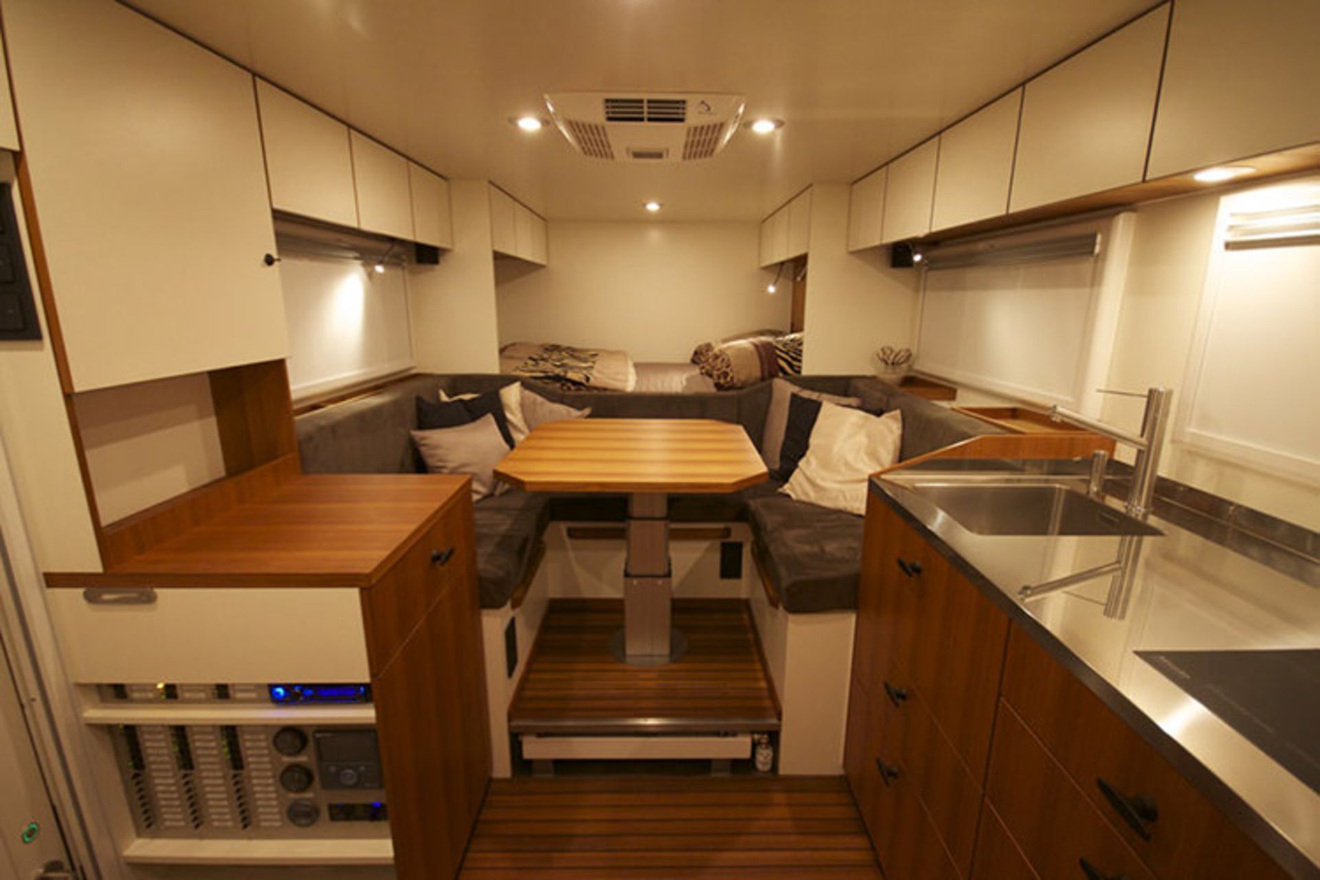 Unicat MAN offroad motorhome truck / کامیون آف‌رود یونیکت مان