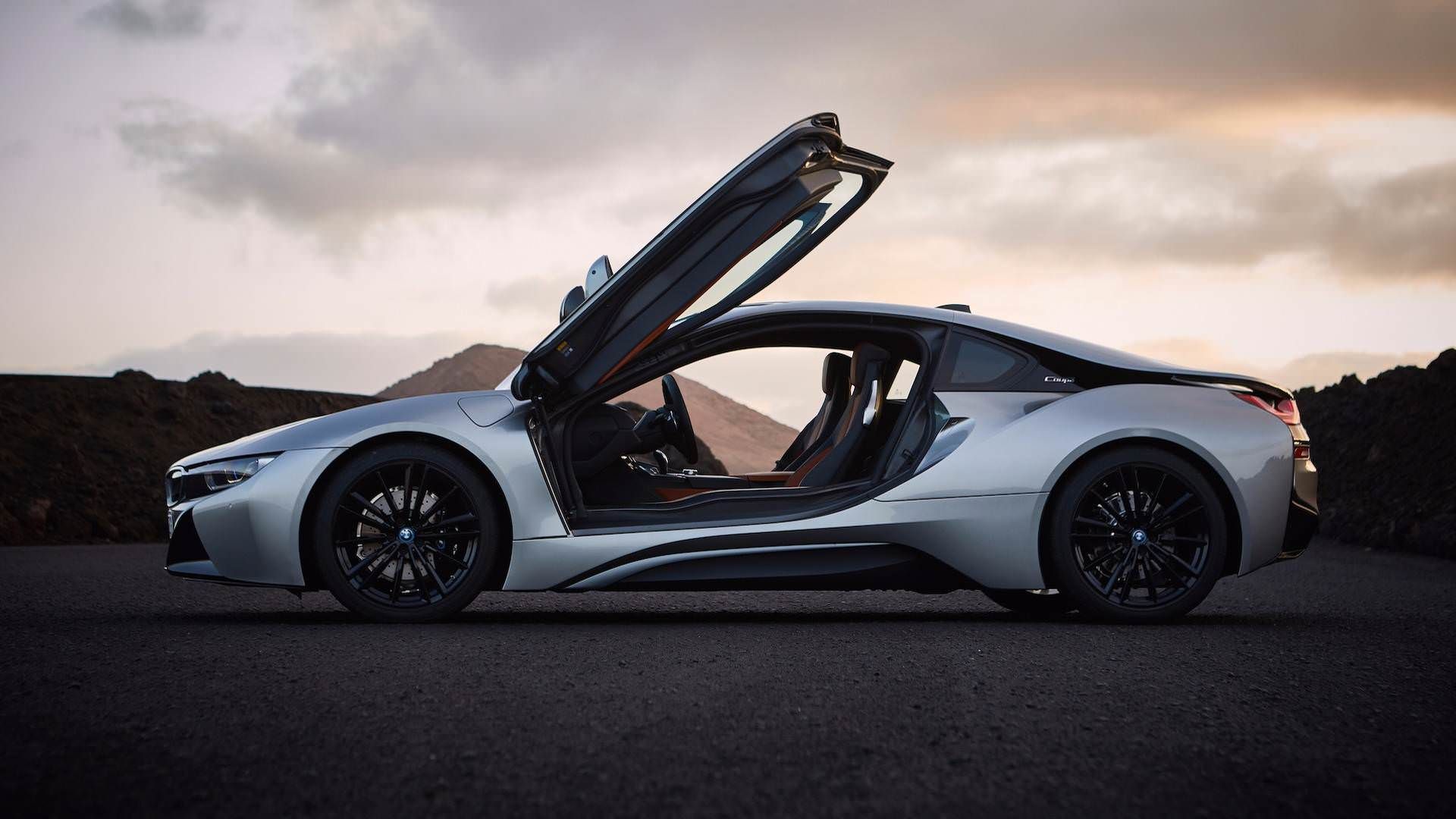 BMW  i8 coupe / خودروی الکتریکی کوپه بی‌ام‌و  i8