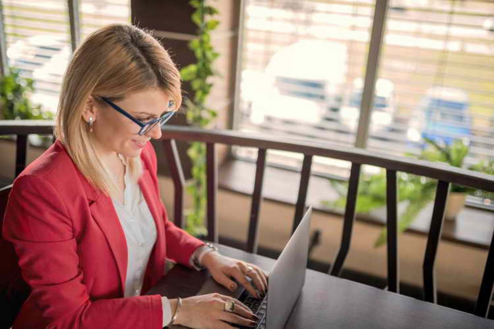  How Male and Female Founders Raise Capital