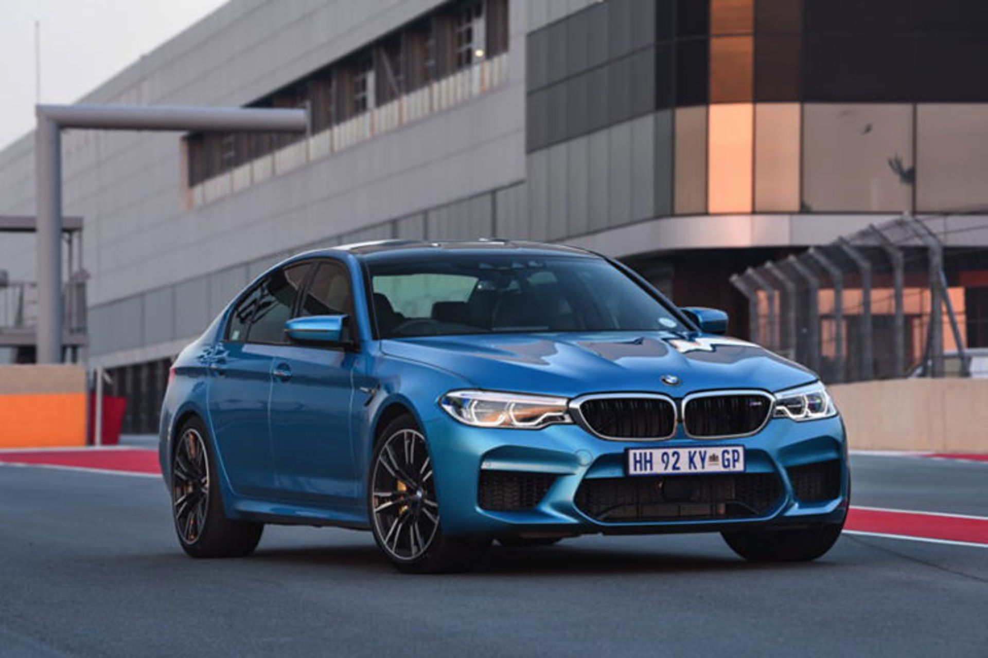 BMW M5 / سدان اسپرت بی‌ام‌و M5