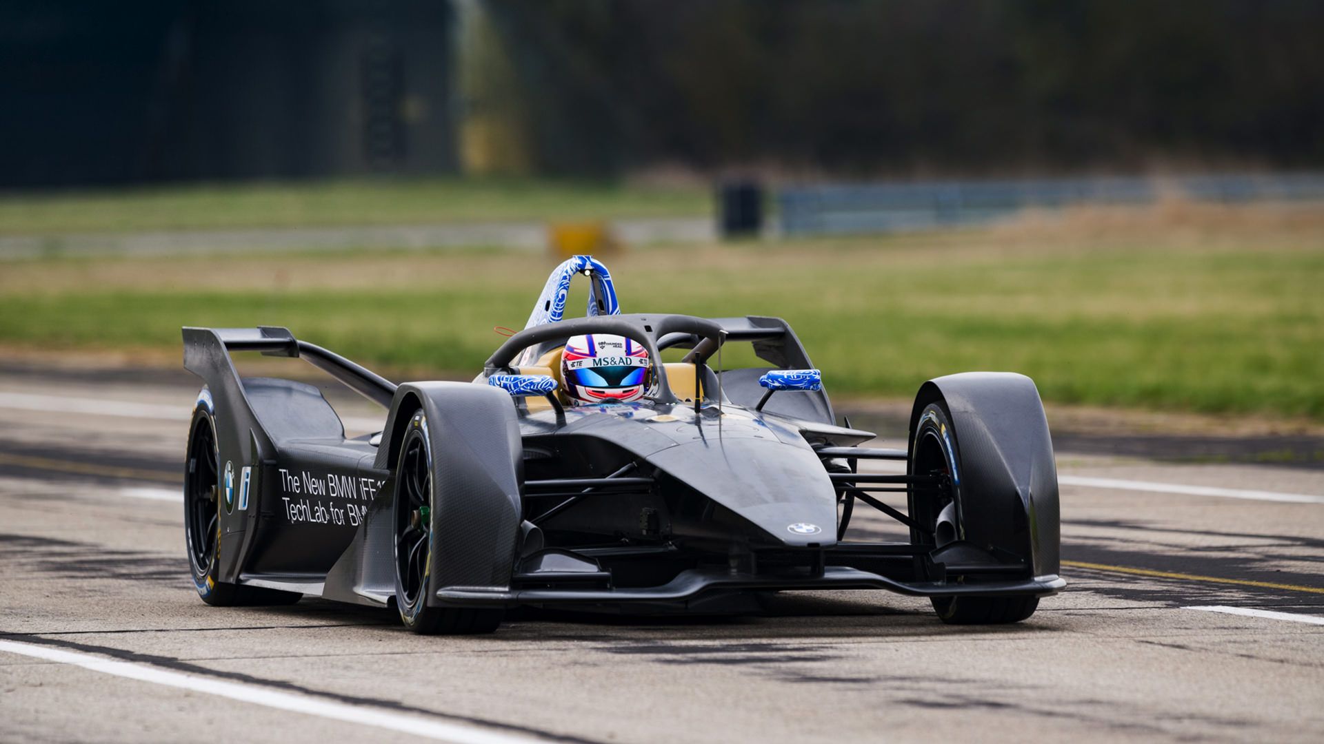 BMW iFE.18 / خودروی مسابقه‌ای الکتریکی بی‌ام‌و