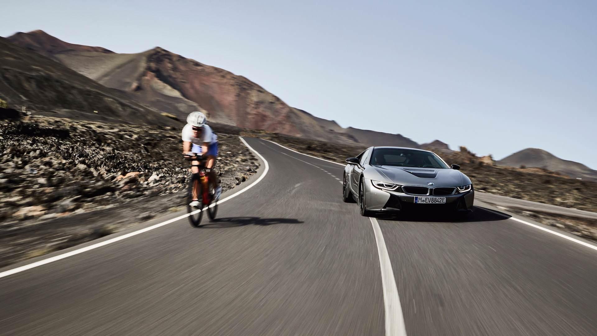 BMW  i8 coupe / خودروی الکتریکی کوپه بی‌ام‌و  i8