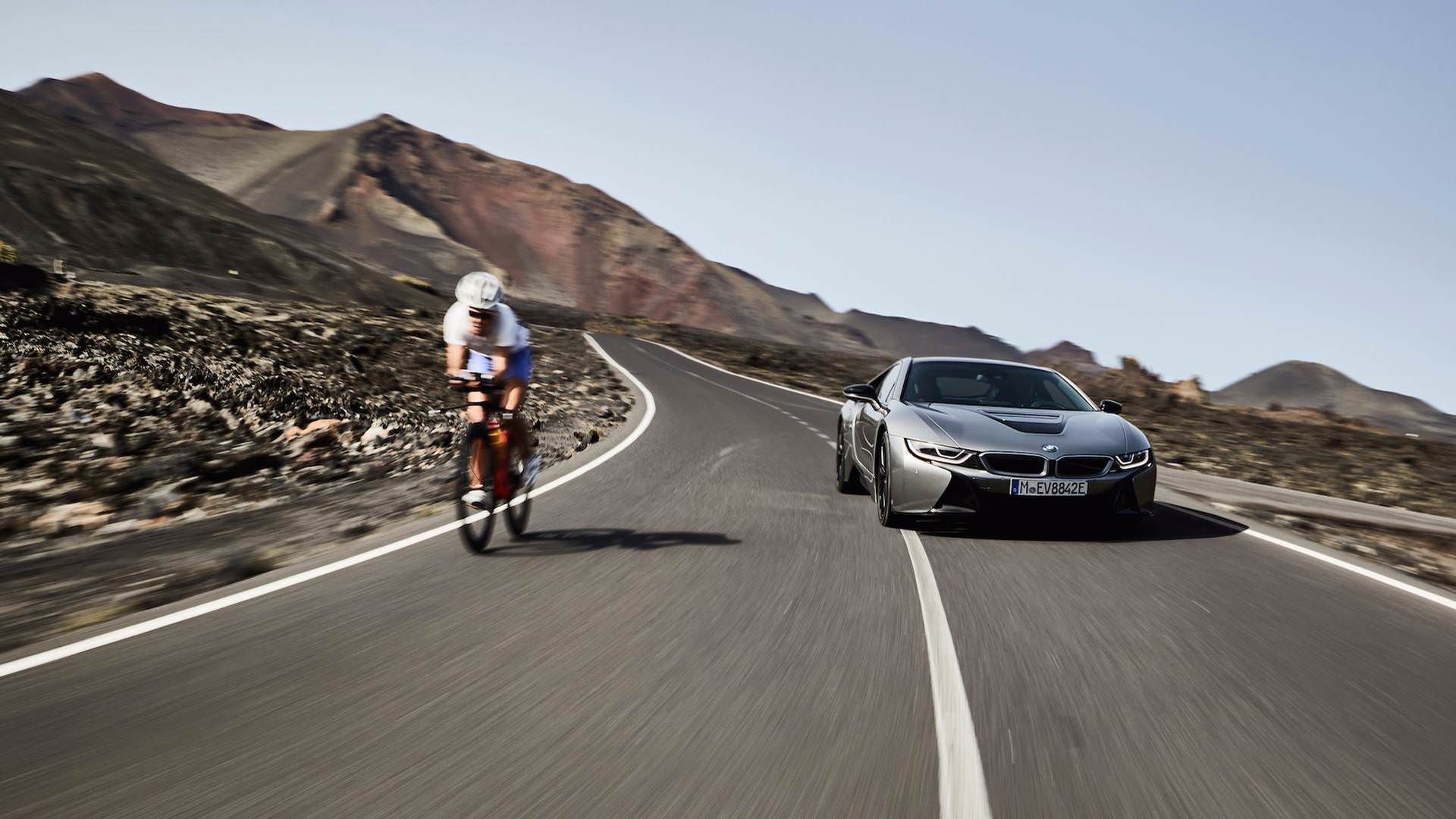 BMW  i8 coupe / خودروی الکتریکی کوپه بی‌ام‌و  i8