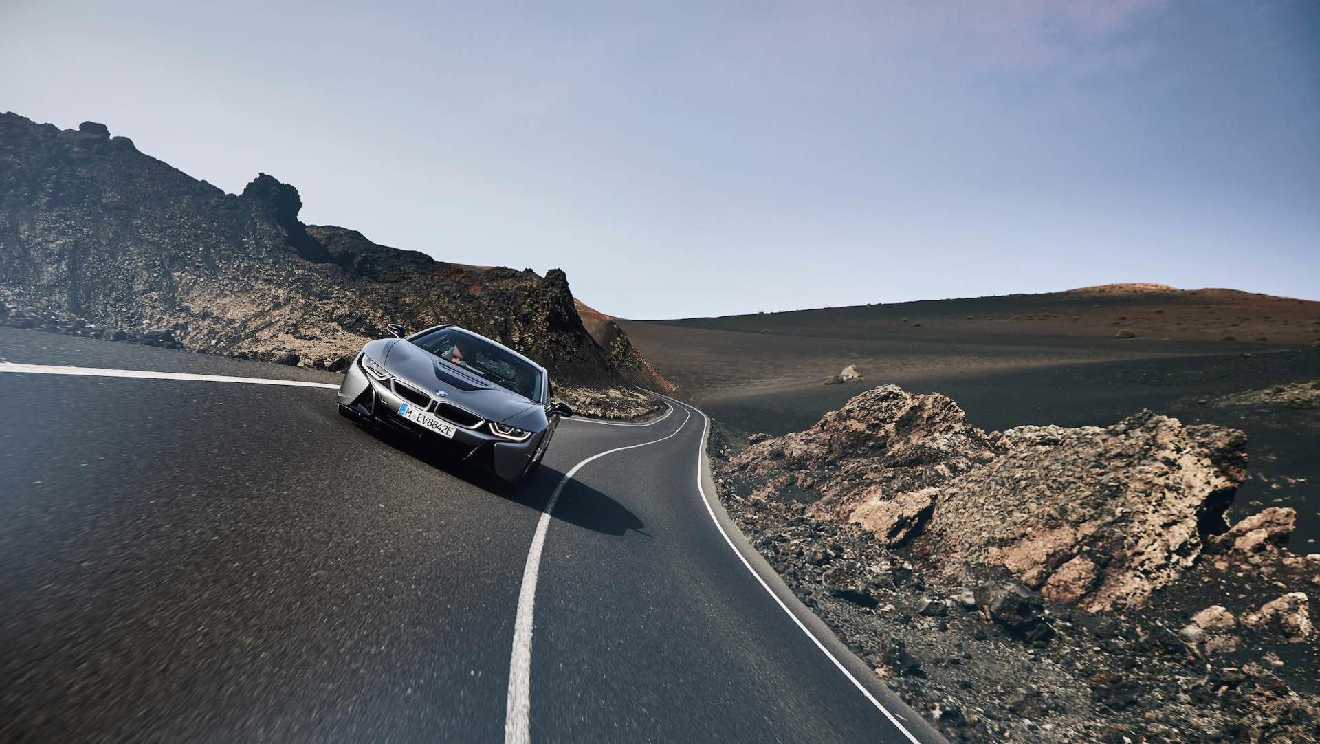 BMW  i8 coupe / خودروی الکتریکی کوپه بی‌ام‌و  i8