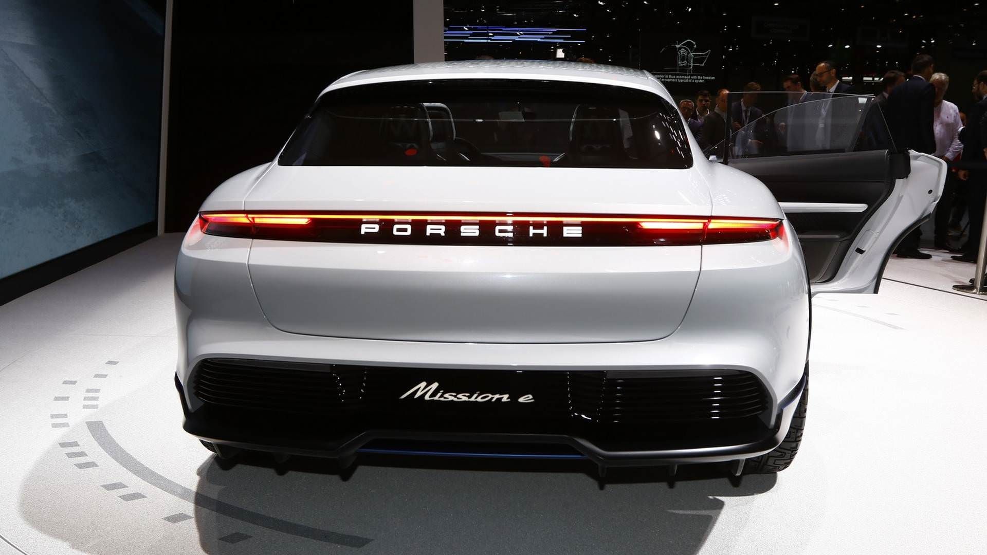 Porsche Mission E Cross Turismo concept / خودروی مفهومی پورشه میشن ای کراس توریسمو