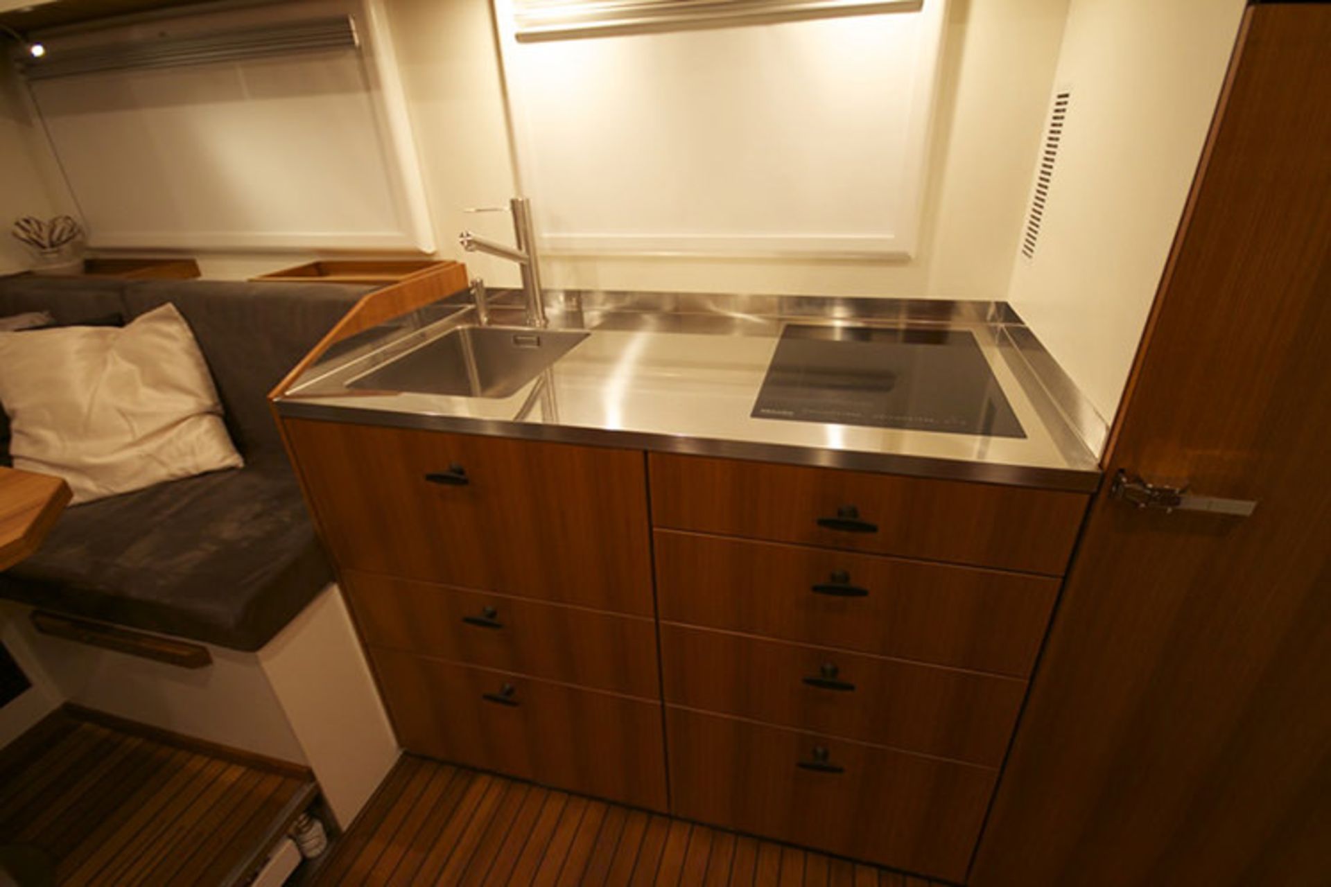 Unicat MAN offroad motorhome truck / کامیون آف‌رود یونیکت مان