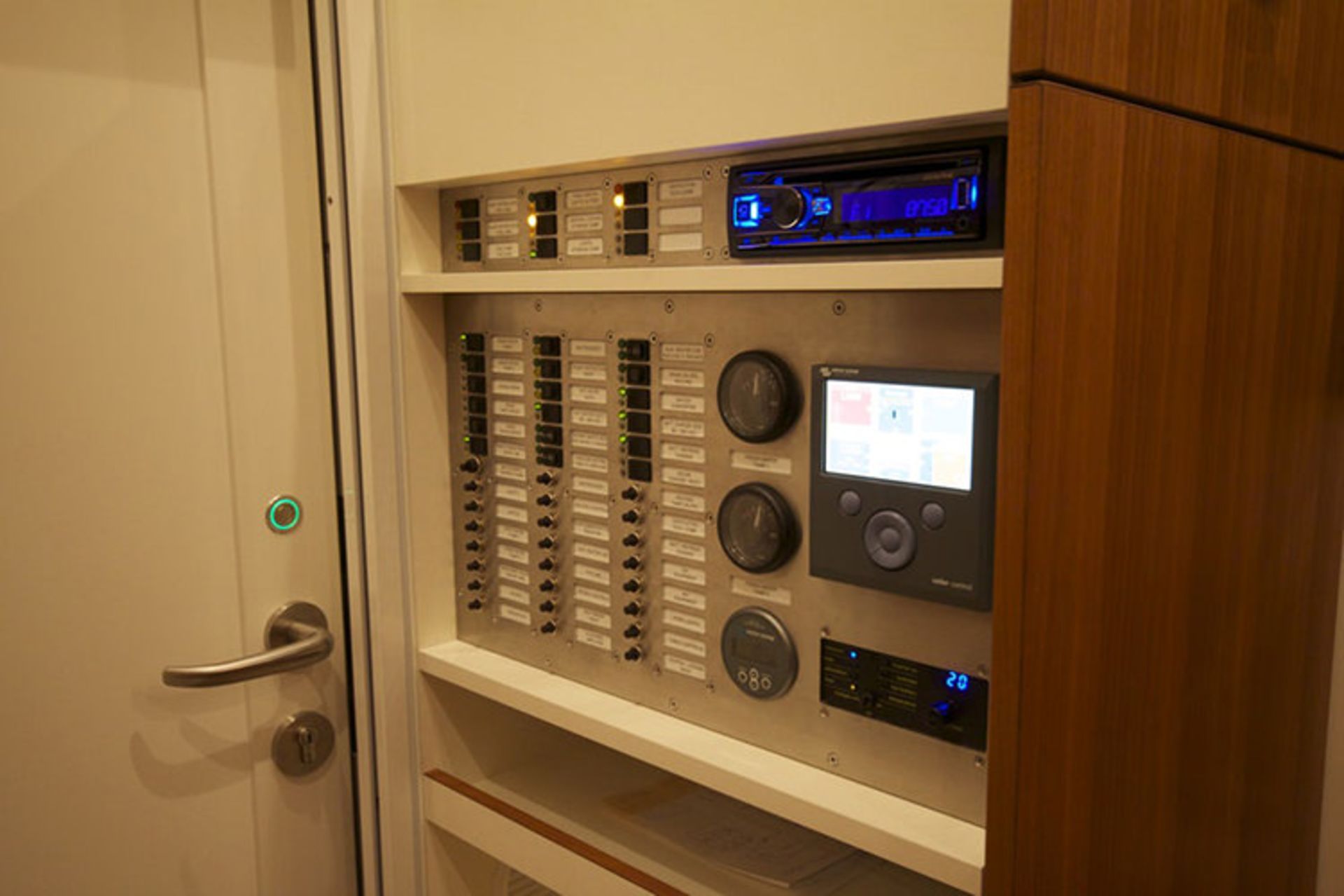 Unicat MAN offroad motorhome truck / کامیون آف‌رود یونیکت مان