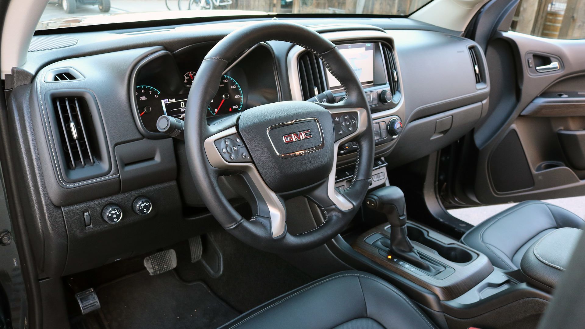 جی ام سی کنیون / GMC Canyon