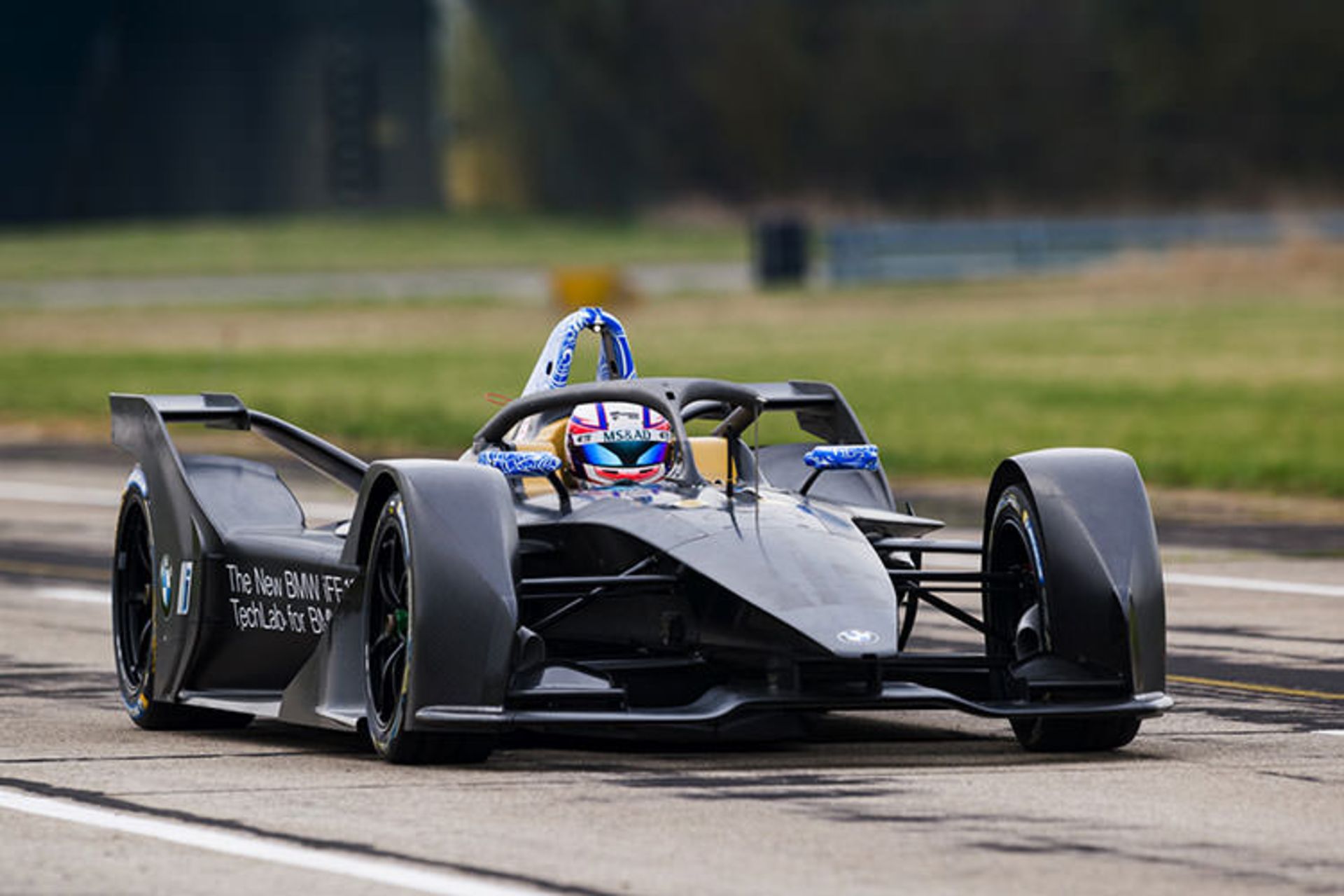 BMW iFE.18 / خودروی مسابقه‌ای الکتریکی بی‌ام‌و