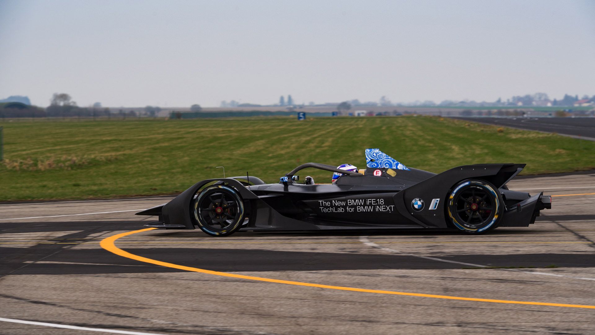 BMW iFE.18 / خودروی مسابقه‌ای الکتریکی بی‌ام‌و