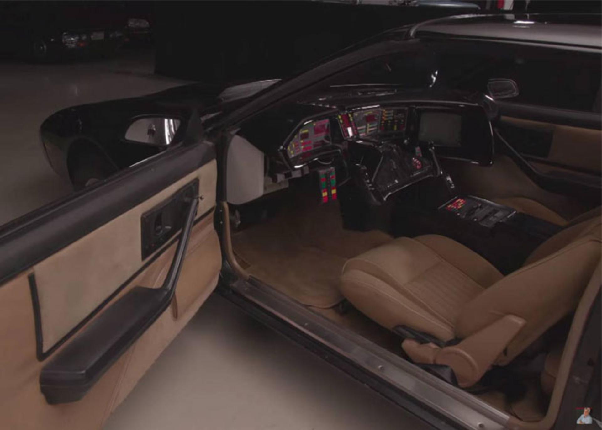 پونتیاک فایربرد KITT سریال نایت رایدر / KITT Pontiac Firebird of Knight Rider Series