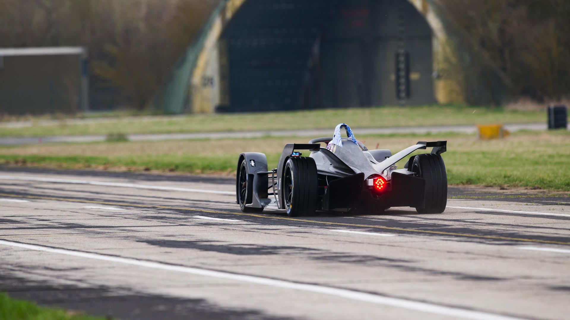 BMW iFE.18 / خودروی مسابقه‌ای الکتریکی بی‌ام‌و