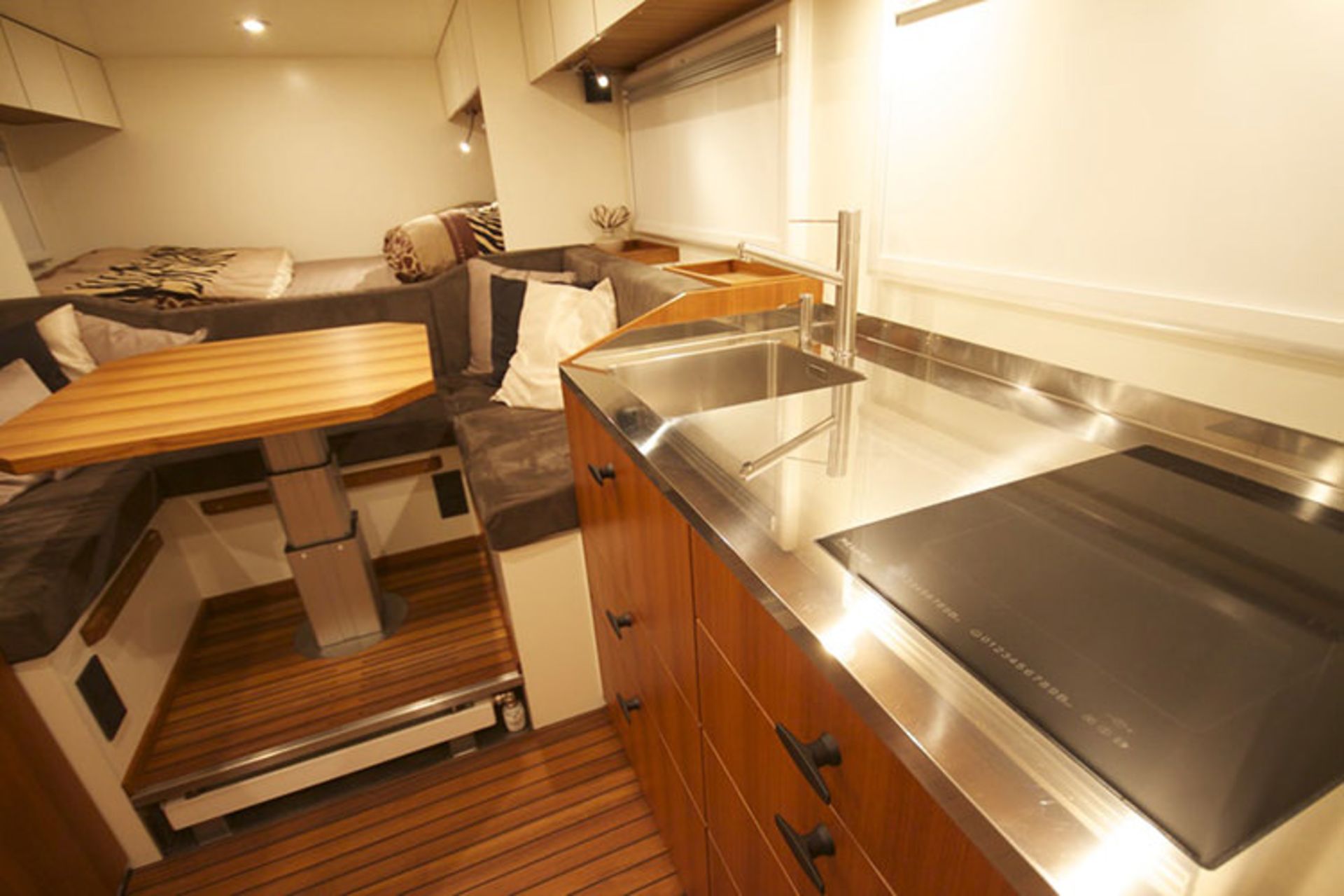 Unicat MAN offroad motorhome truck / کامیون آف‌رود یونیکت مان