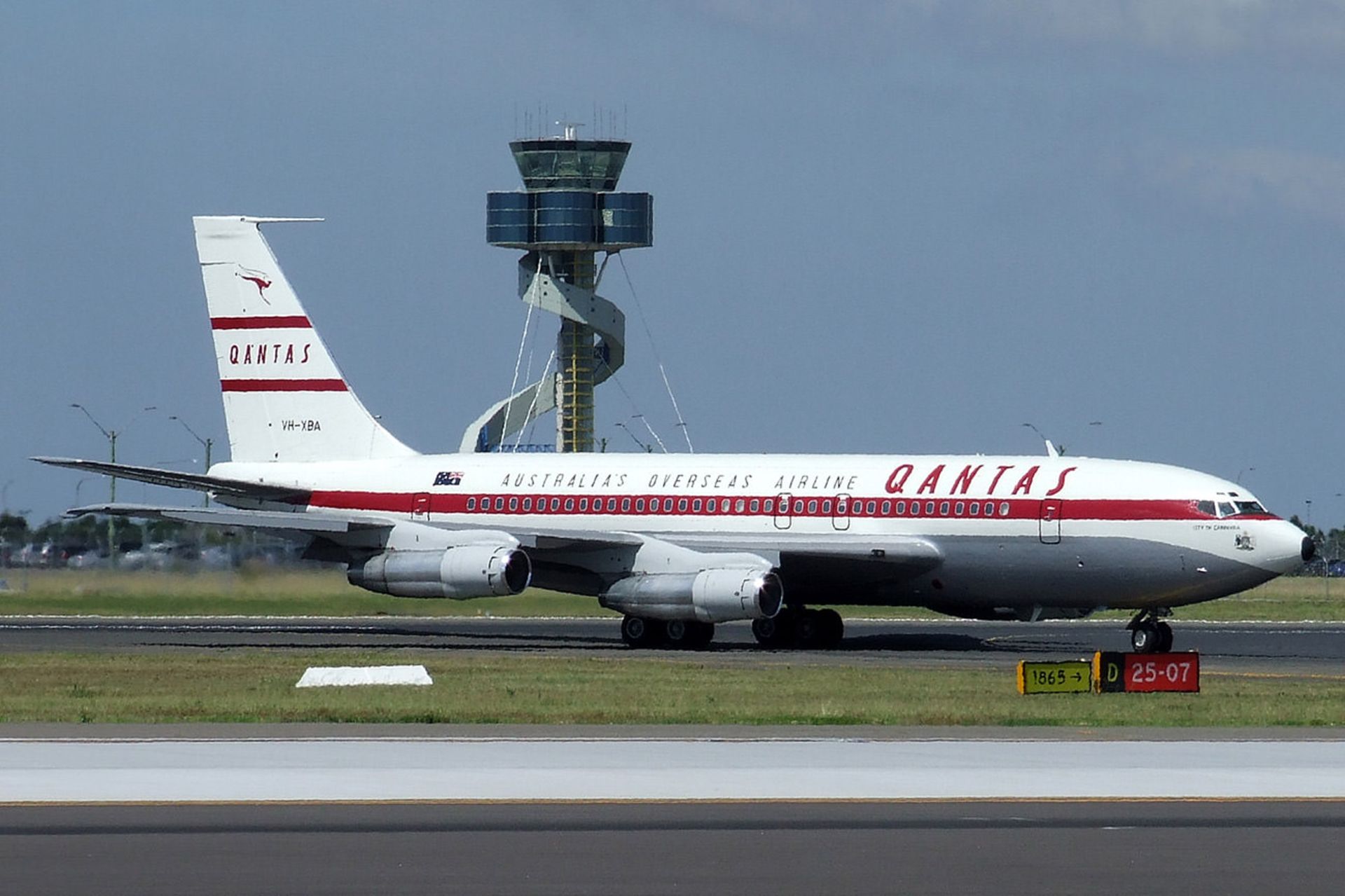 مرجع متخصصين ايران Boeing 707 Qantas