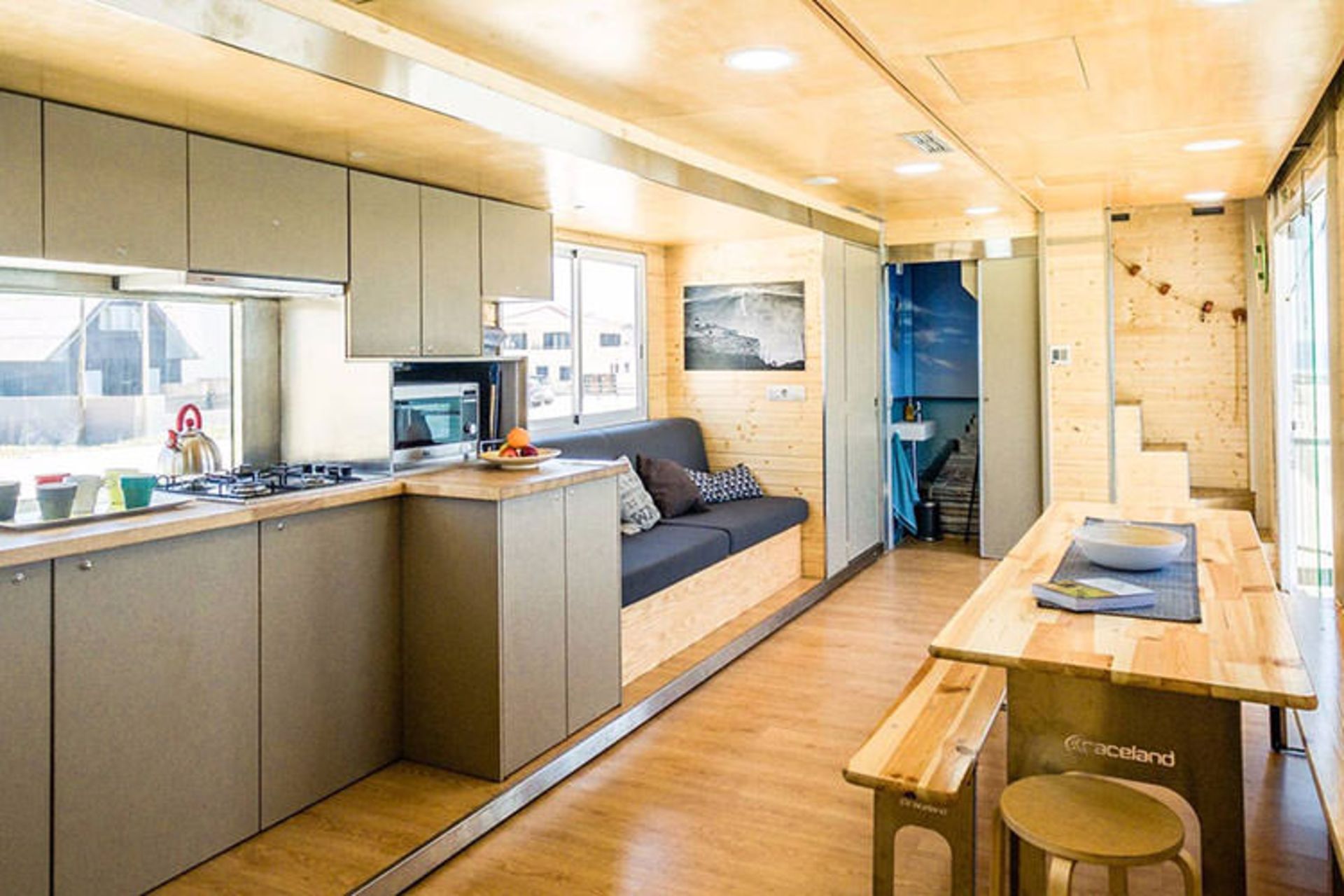 Mercedes benz Actros truck / کامیون مسافرتی مرسدس بنز اکتروس