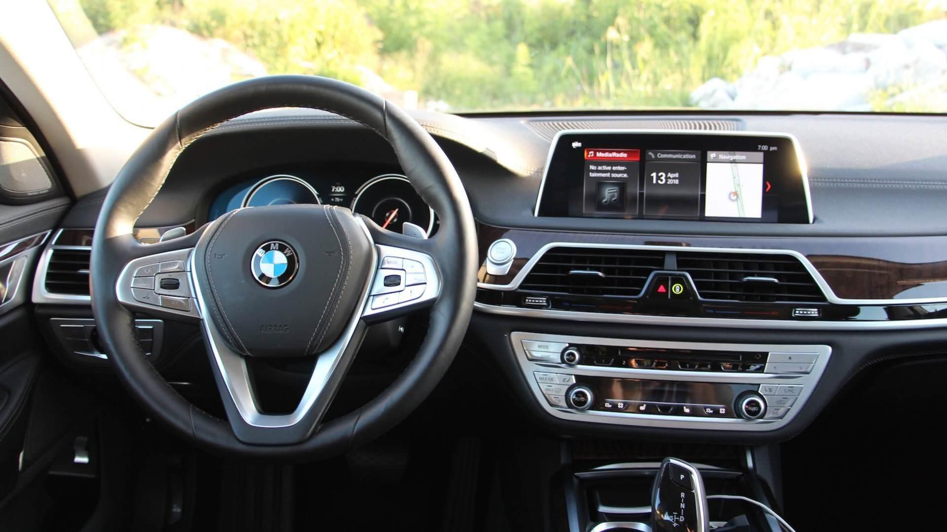 BMW 7 Series / بی ام و سری 7