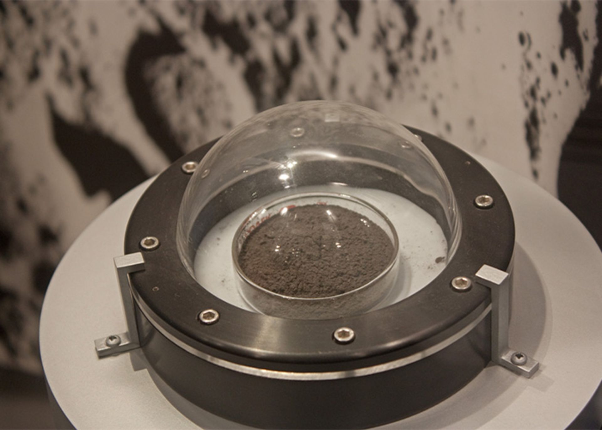 مرجع متخصصين ايران lunar soil sample