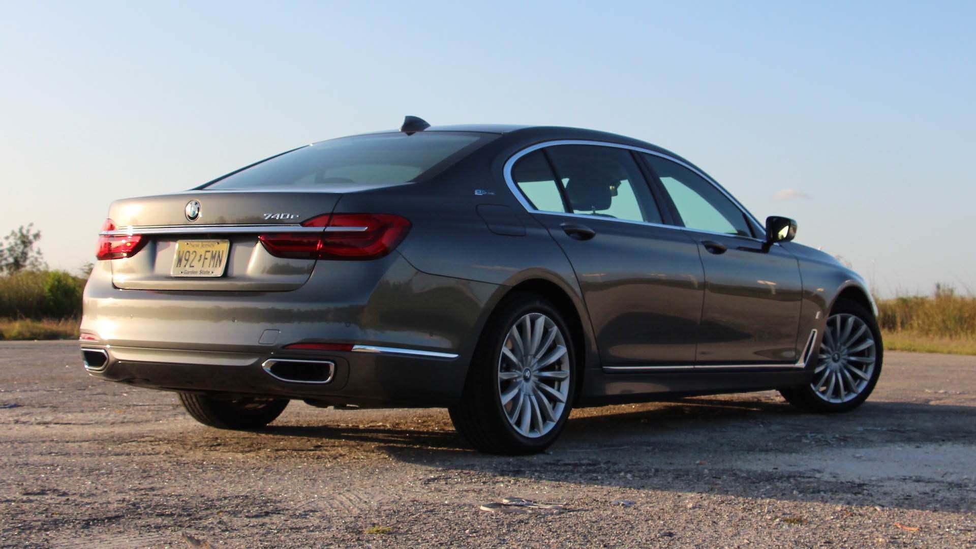 BMW 7 Series / بی ام و سری 7