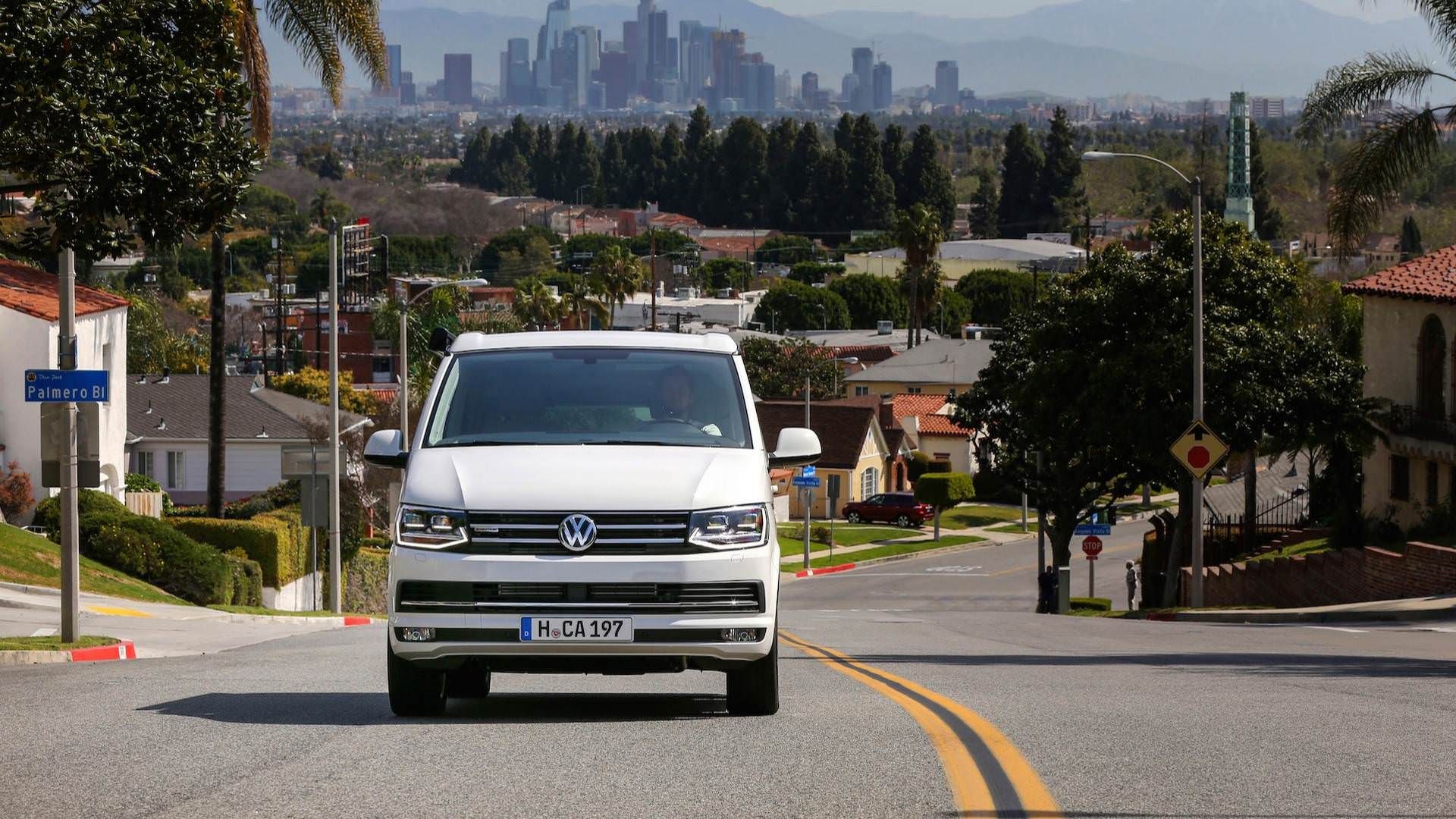 Volkswagen T6 California van / ون تفریحی فولکس‌واگن T6 کالیفرنیا