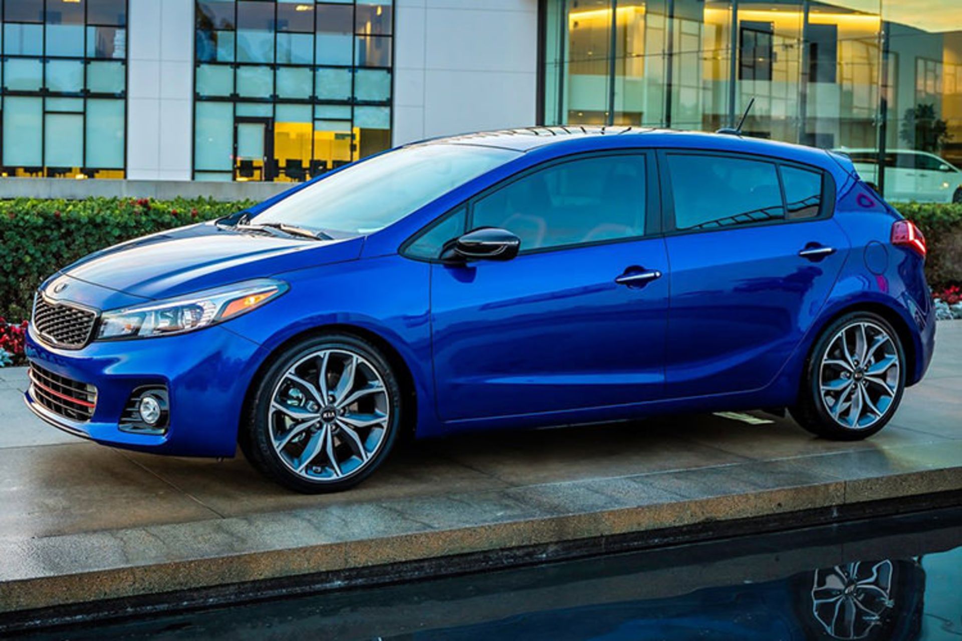 کیا سراتو هاچبک / Kia Serato