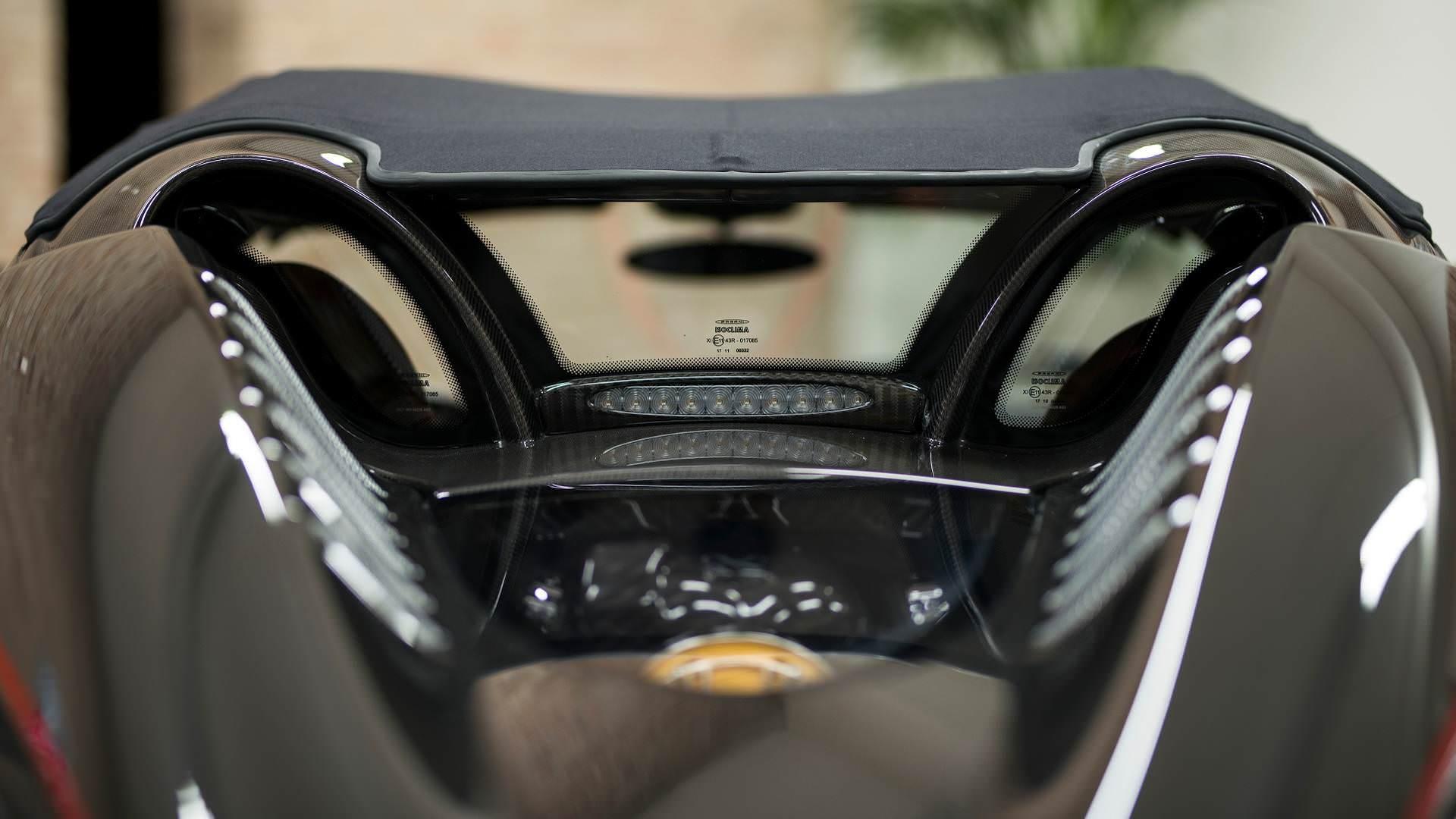 Pagani Huayra Roadster hypercar / ابرخودروی پاگانی هوایرا رودستر