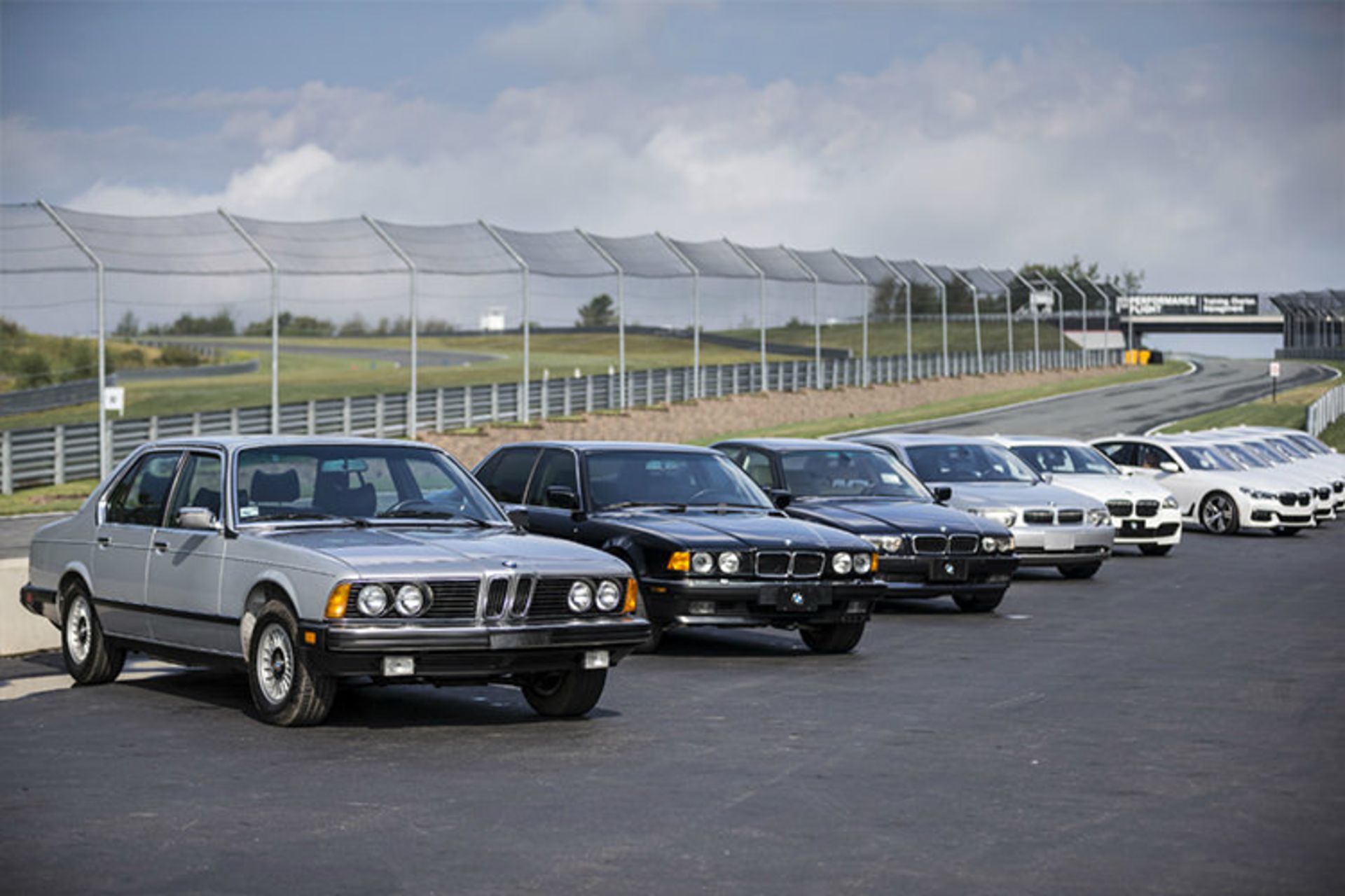 BMW 7 Series / بی ام و سری 7