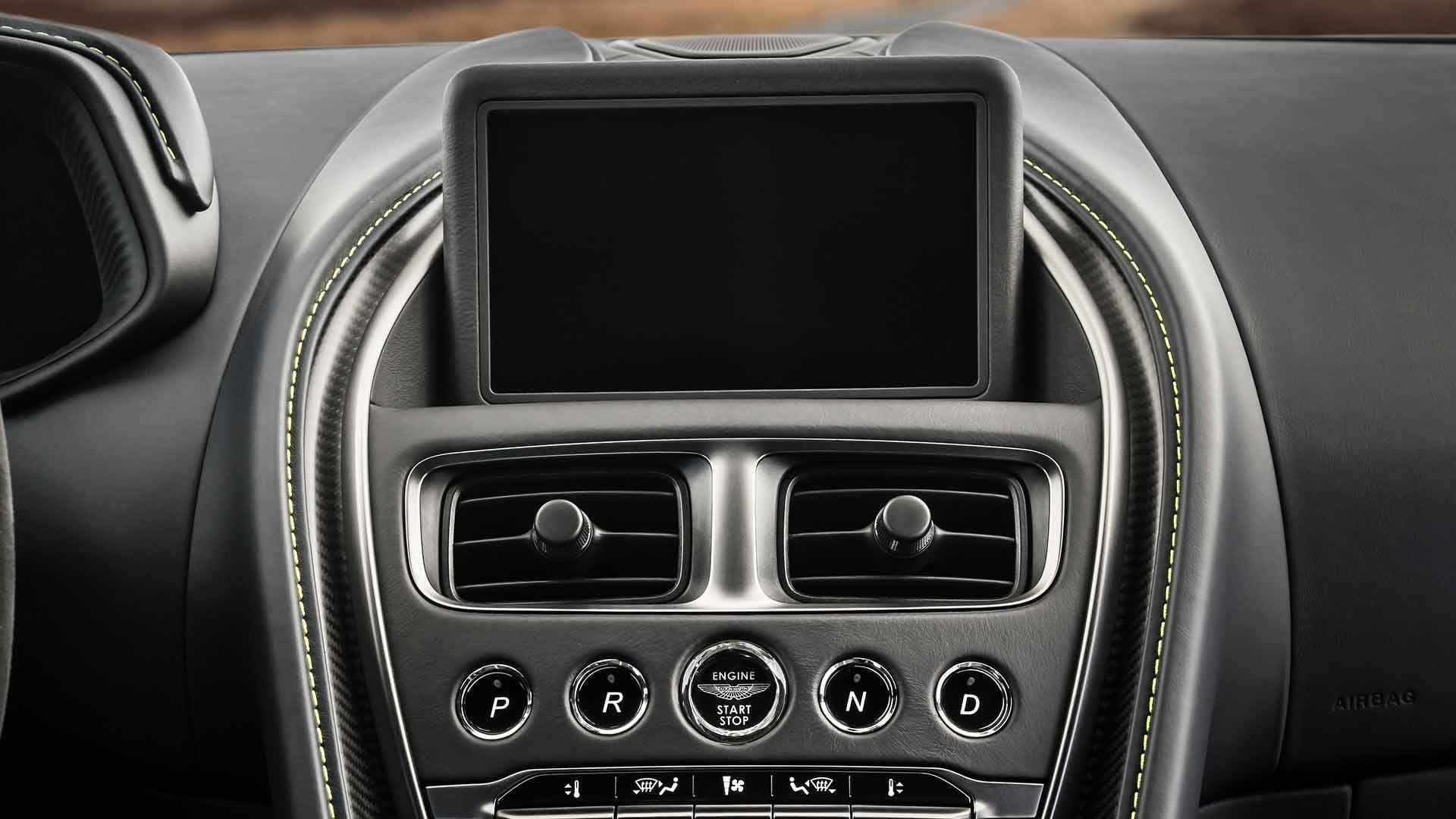 استون مارتین / Aston Martin DB11 AMR