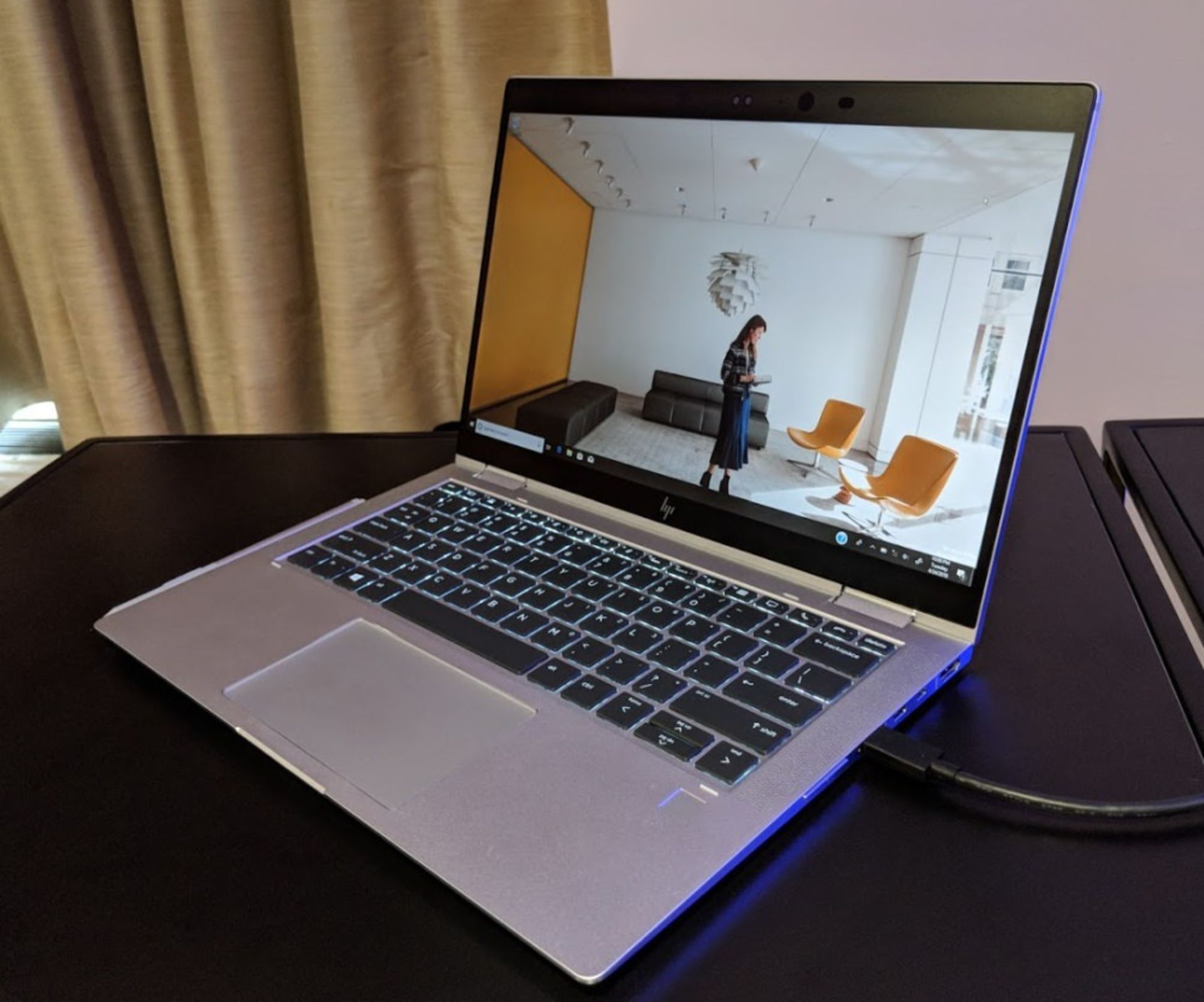 الیت بوک اچ پی