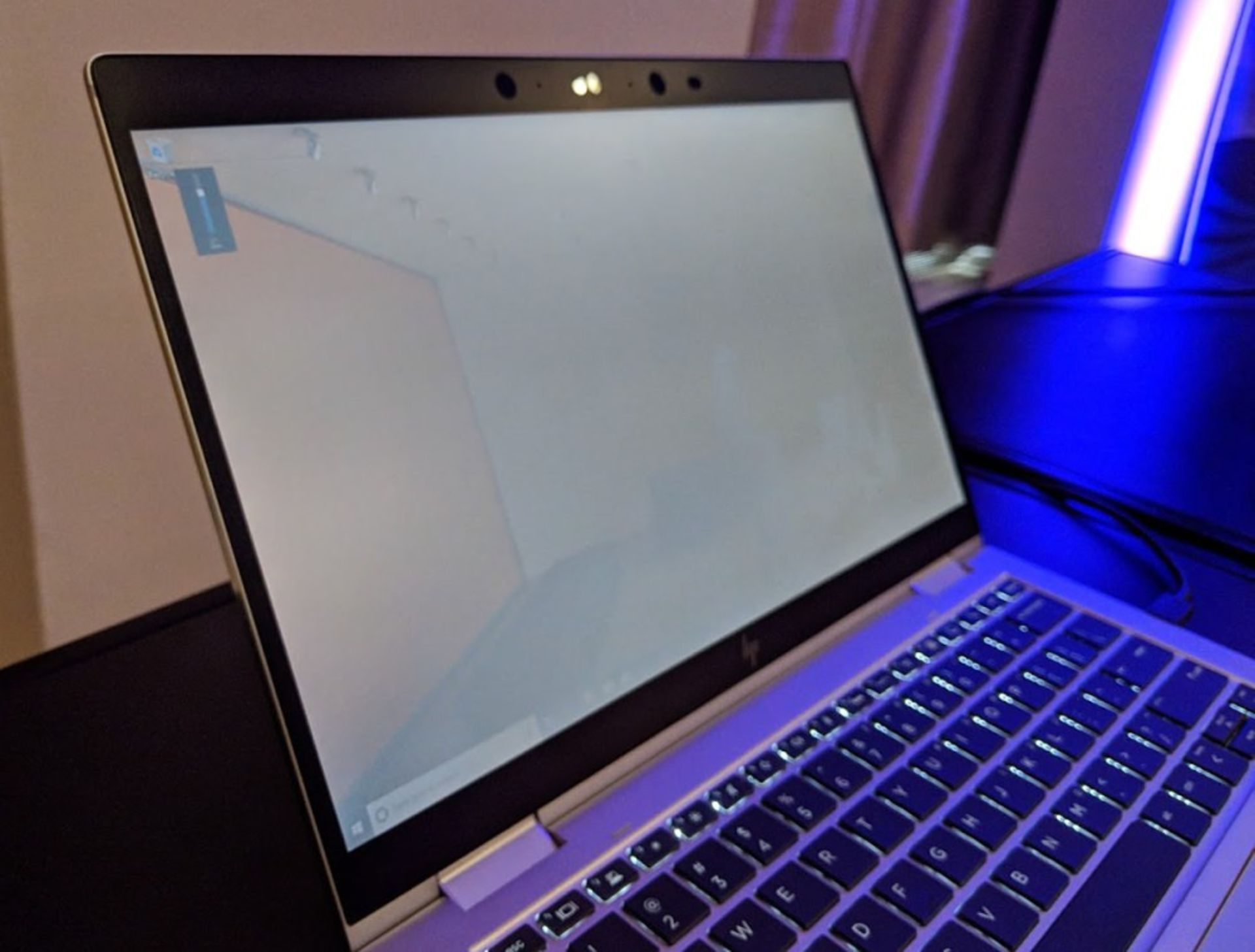 الیت بوک اچ پی