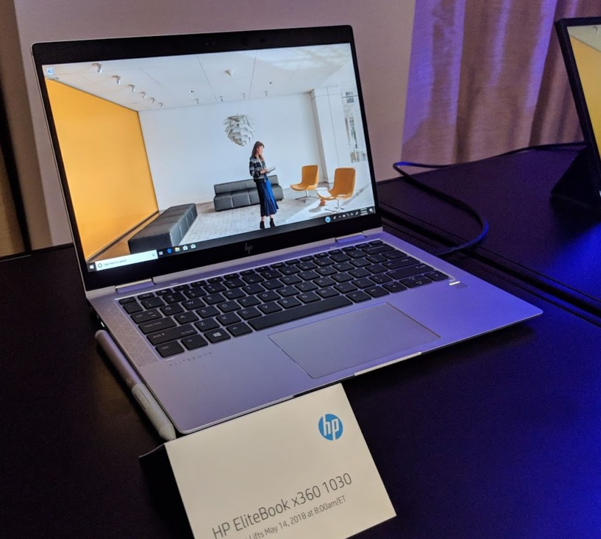 الیت بوک اچ پی