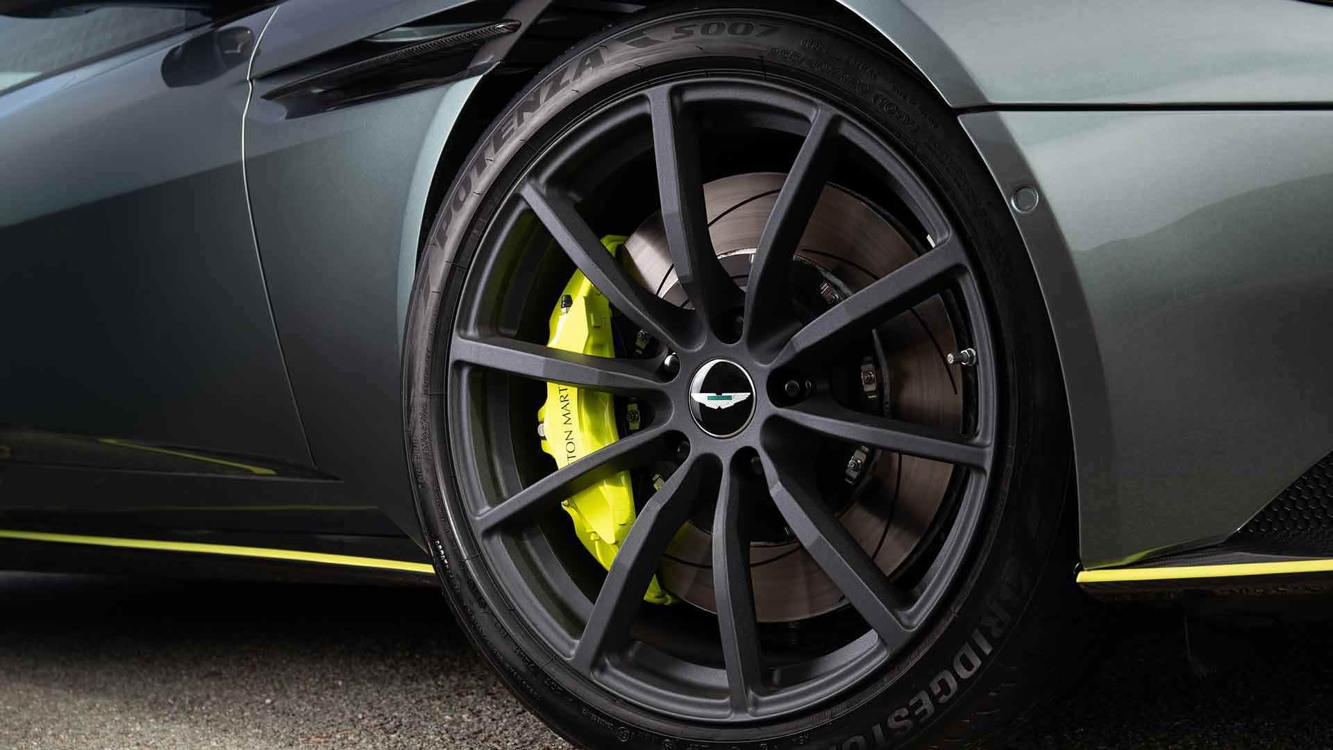 استون مارتین / Aston Martin DB11 AMR