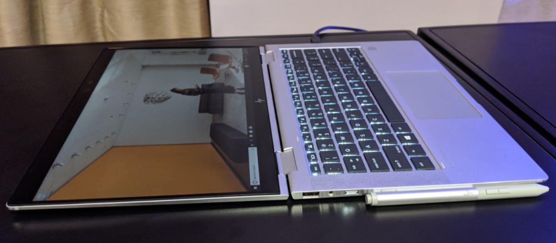 الیت بوک اچ پی