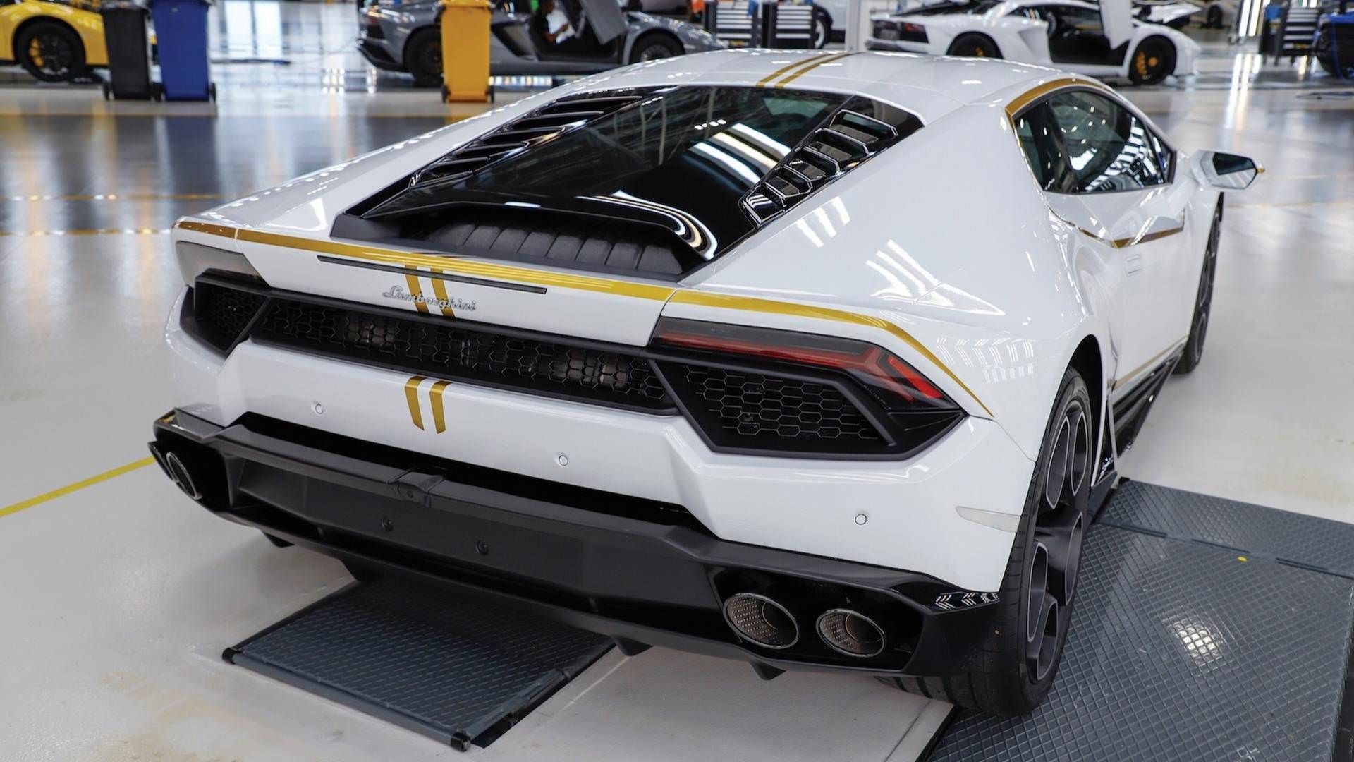 2018 Lamborghini Huracan / خودروی سوپراسپرت لامبورگینی هوراکان مدل 2018