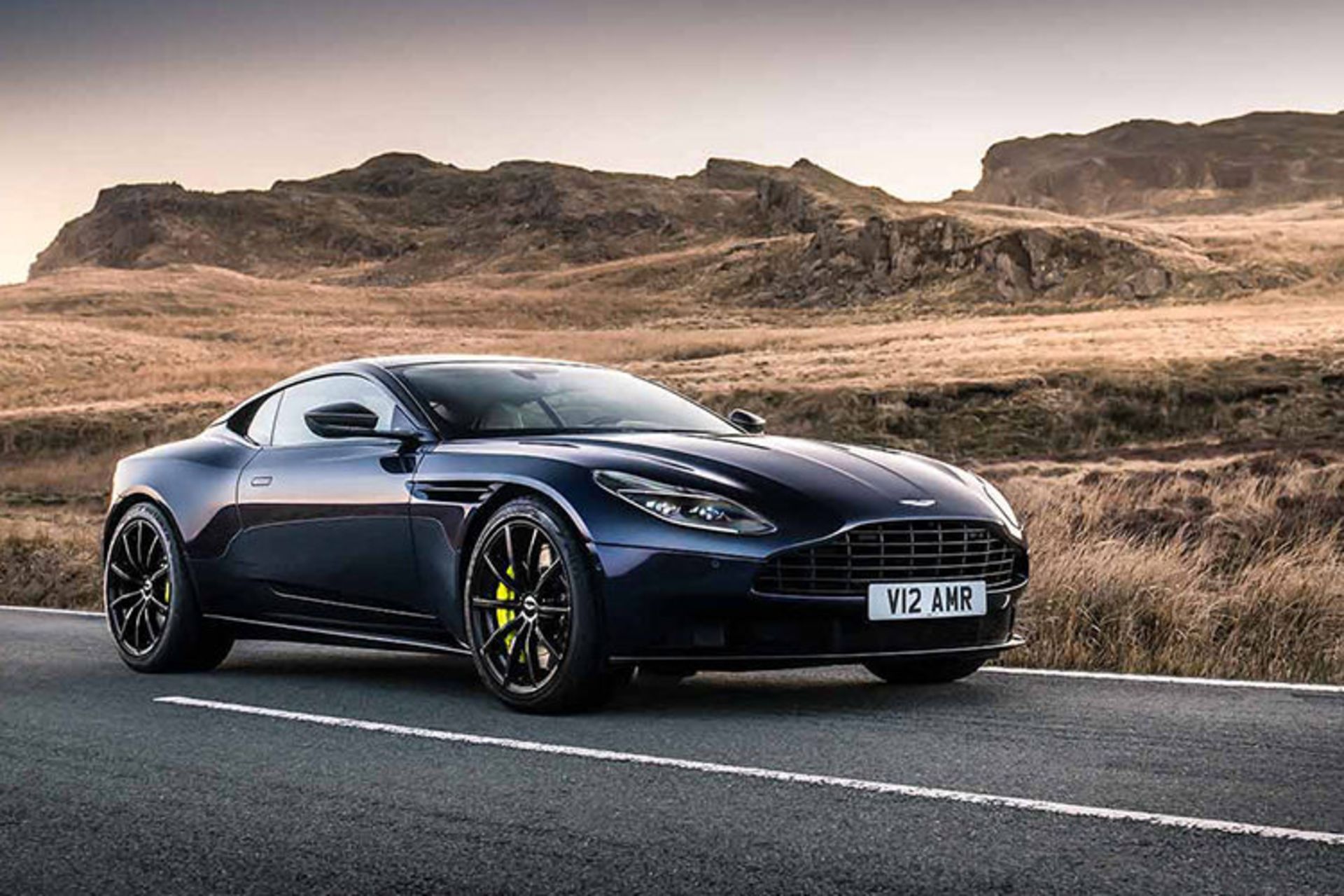استون مارتین / Aston Martin DB11 AMR