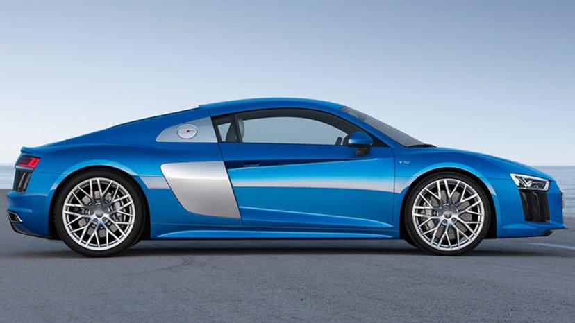 Audi R8 - Ducati Panigale V4